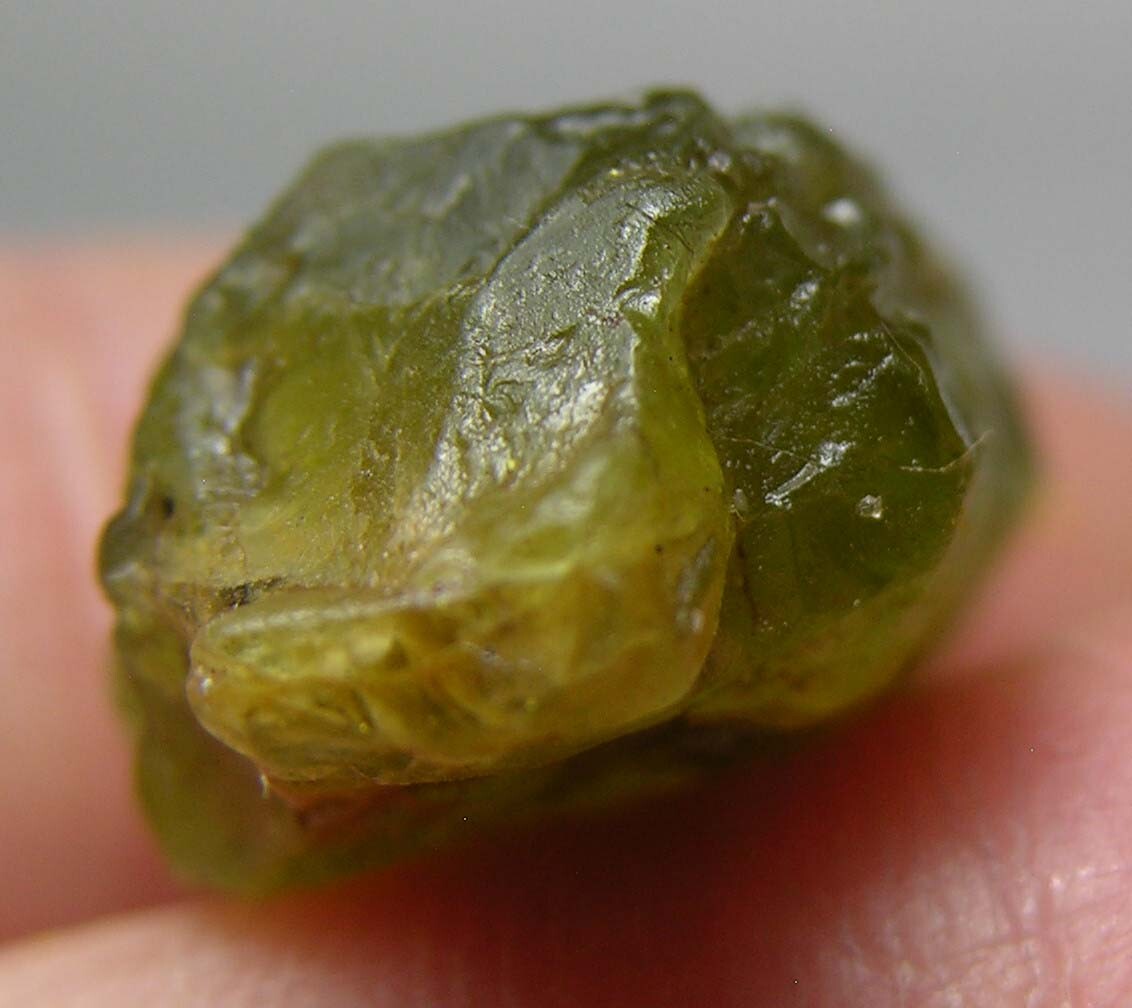 13.65ct Vietnam Dac Lak 100% Natural Rough Peridot Crystal Specimen 17mm 2.70g