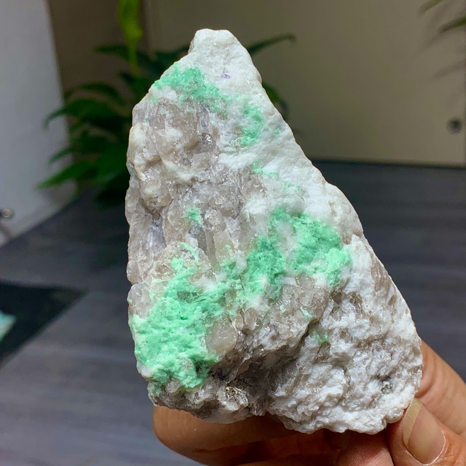 234G Natural Rare Emerald Gemstone Crystal Mineral Specimen /China