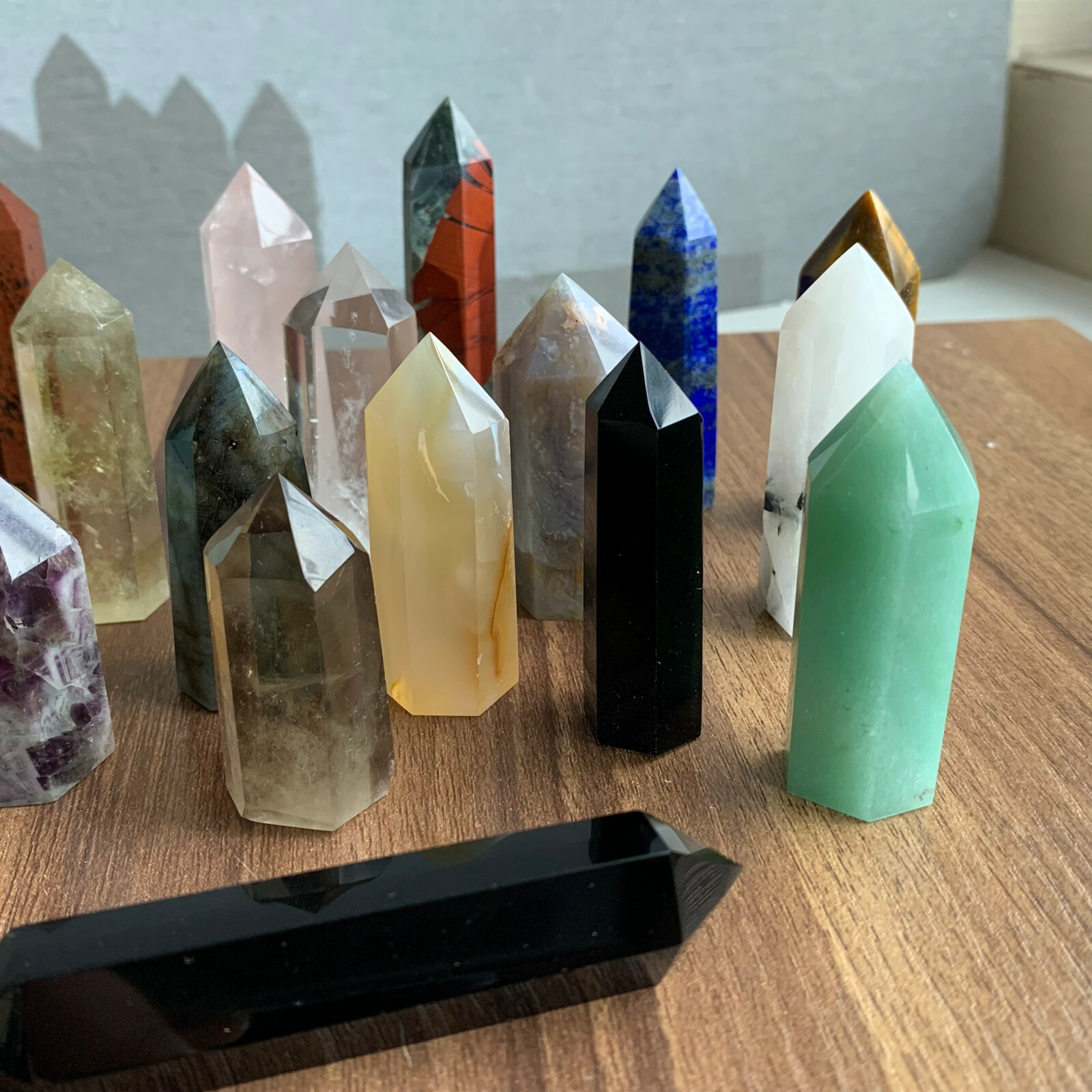 send randomly 18pcs a lot Natural quartz obelisk crystal wand point healing