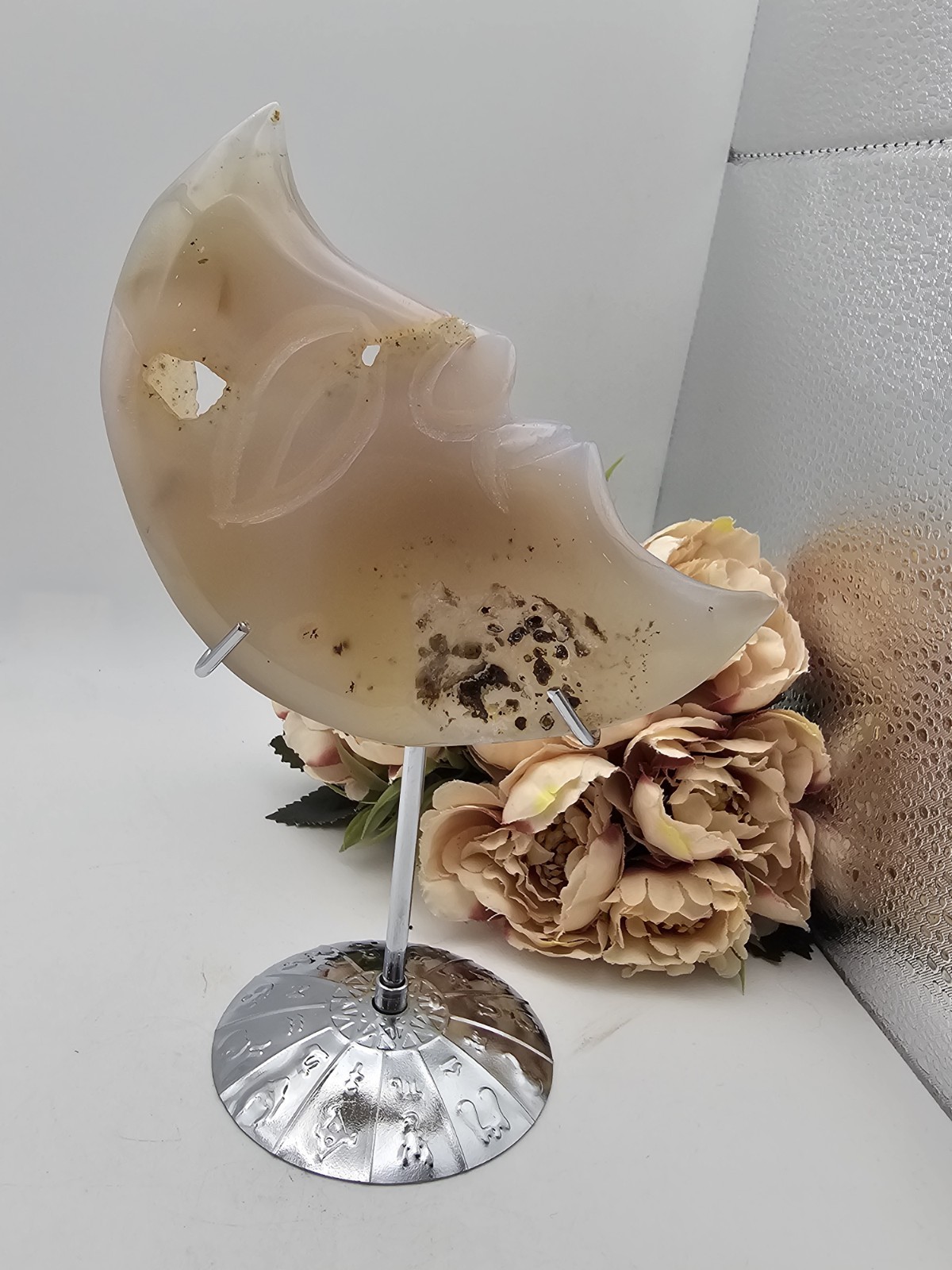 Druzy Agate Moon Crescent crystal Carving 11.5 x 6.8cm 181g
