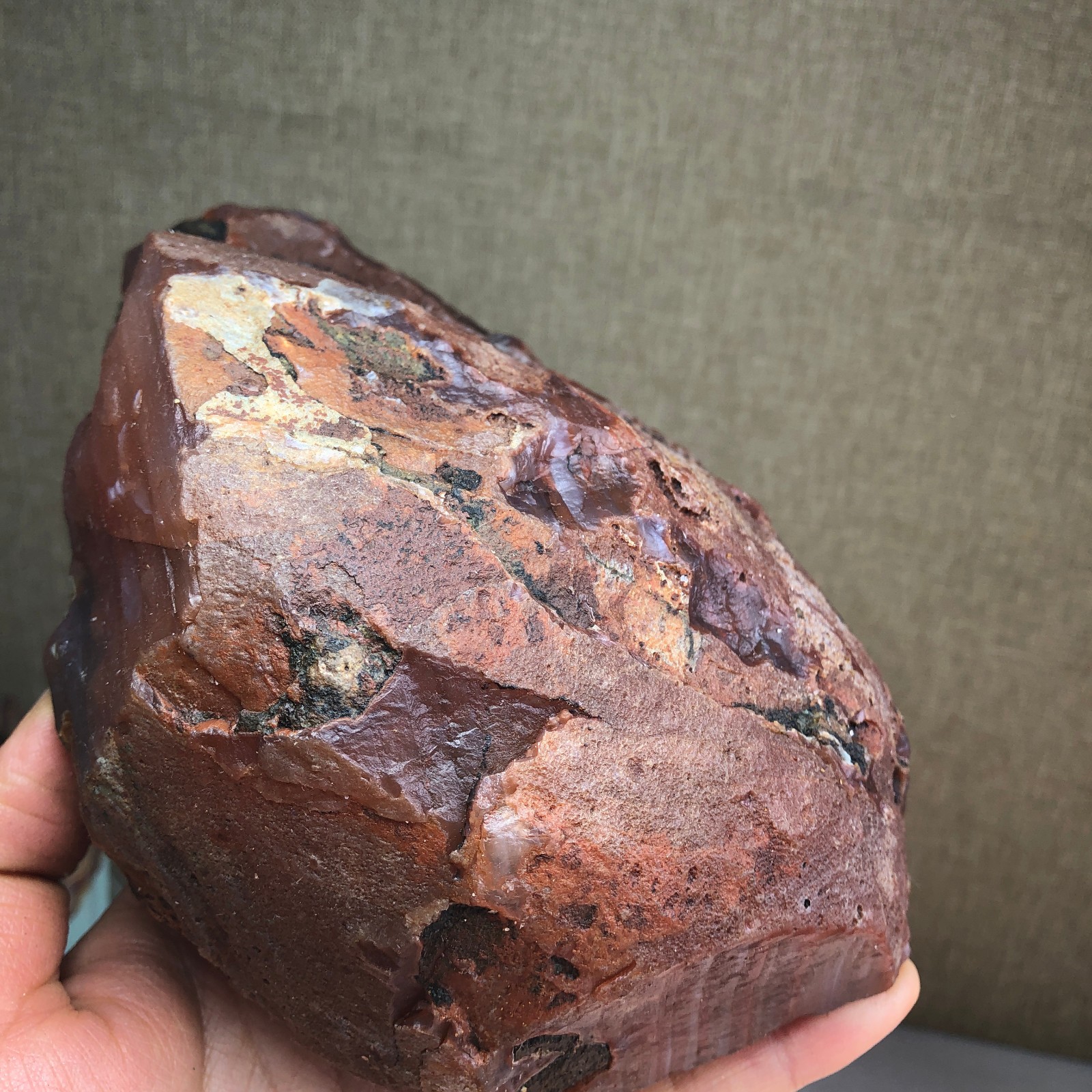137mm Natural agate stone uncut block original Crystal specimens 1.92kg A3635