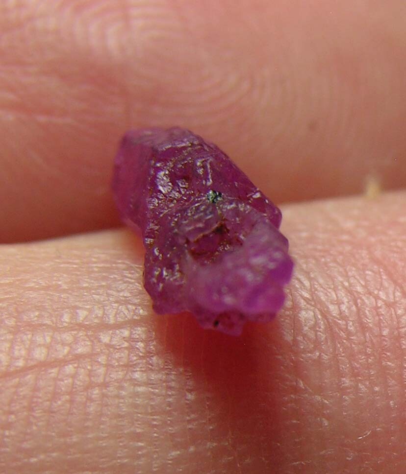 1.65ct Vietnam 100% Natural Red Ruby Dogtooth Crystal Specimen 0.30g 12mm