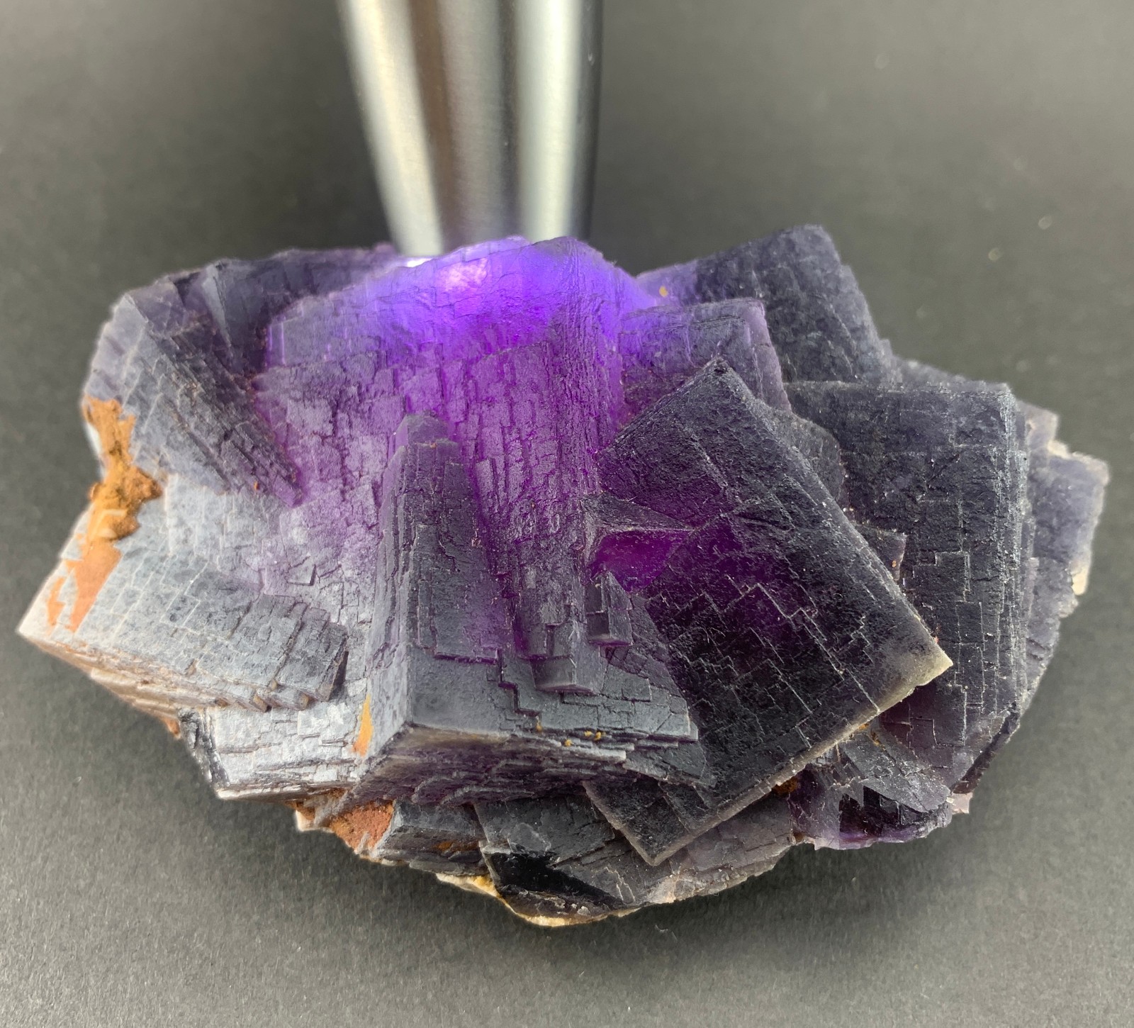 1.3LB NATURAL CUBIC UV REACTIVE FLUORITE CRYSTAL MINERAL SPECIMEN COLOR CHANGE.