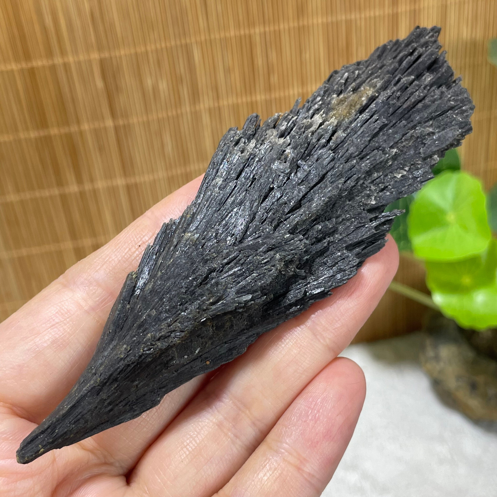 72g Natural Irregular natural black crystal cluster mineral specimen（dian qishi）
