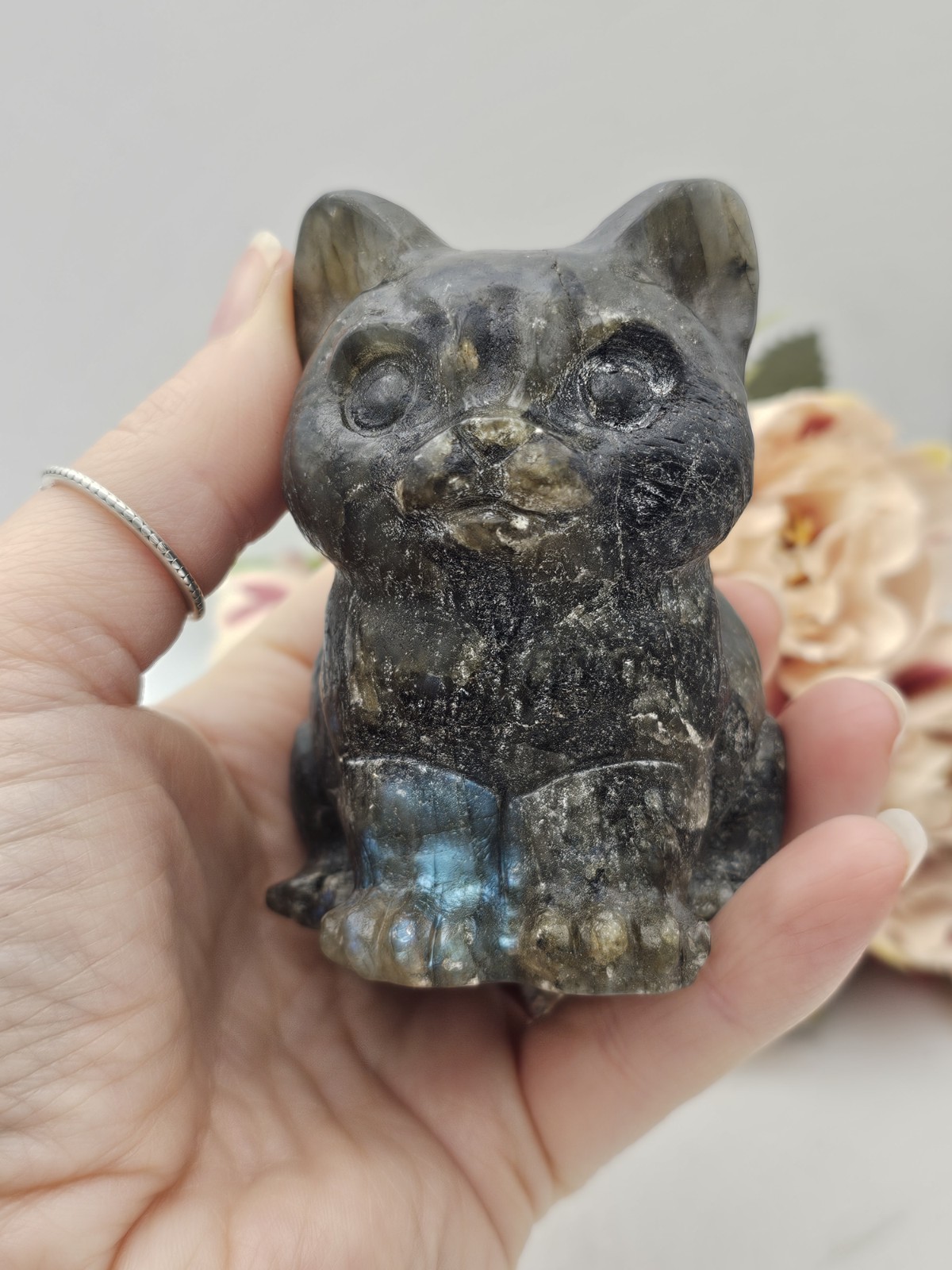 Large labradorite Cat crystal carving 345g 7.8cm blue green flash lab