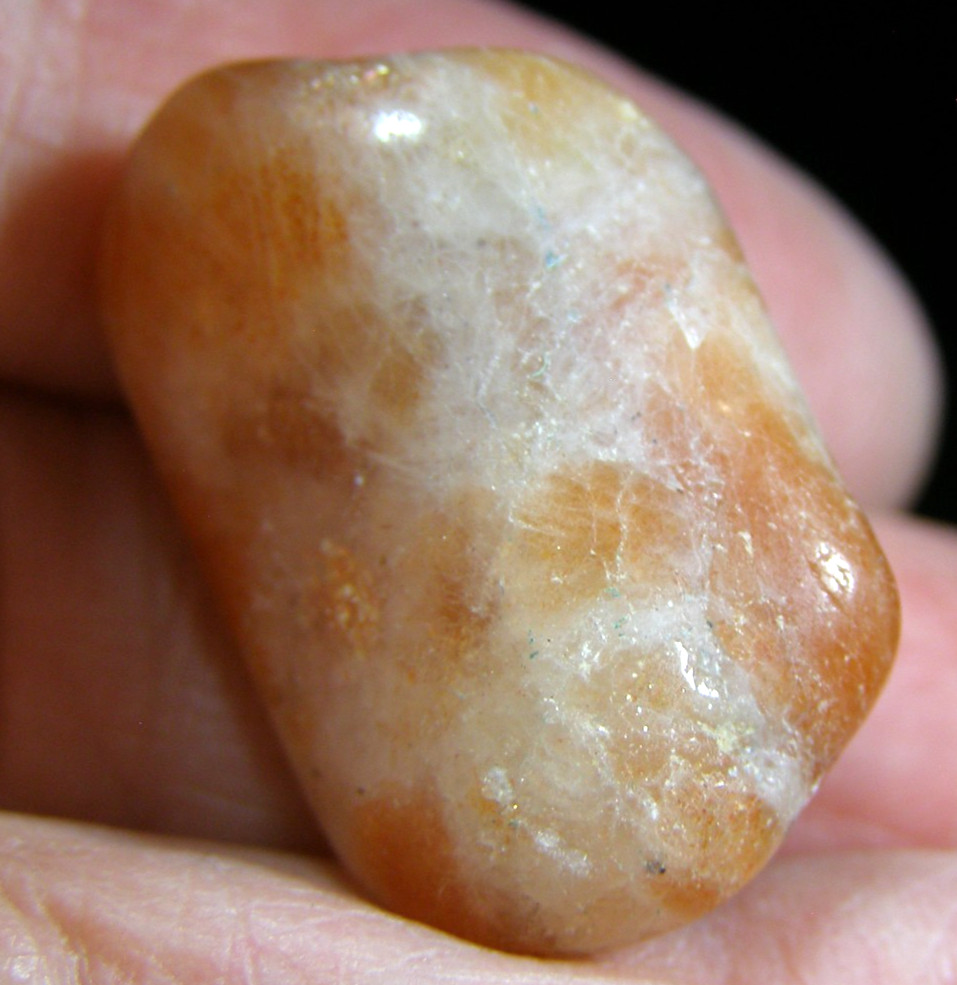 SUNSTONE TUMBLESTONE – LOVELY IRIDESCENCE – 11.74 gms 2.5 x 1.7 cms #C