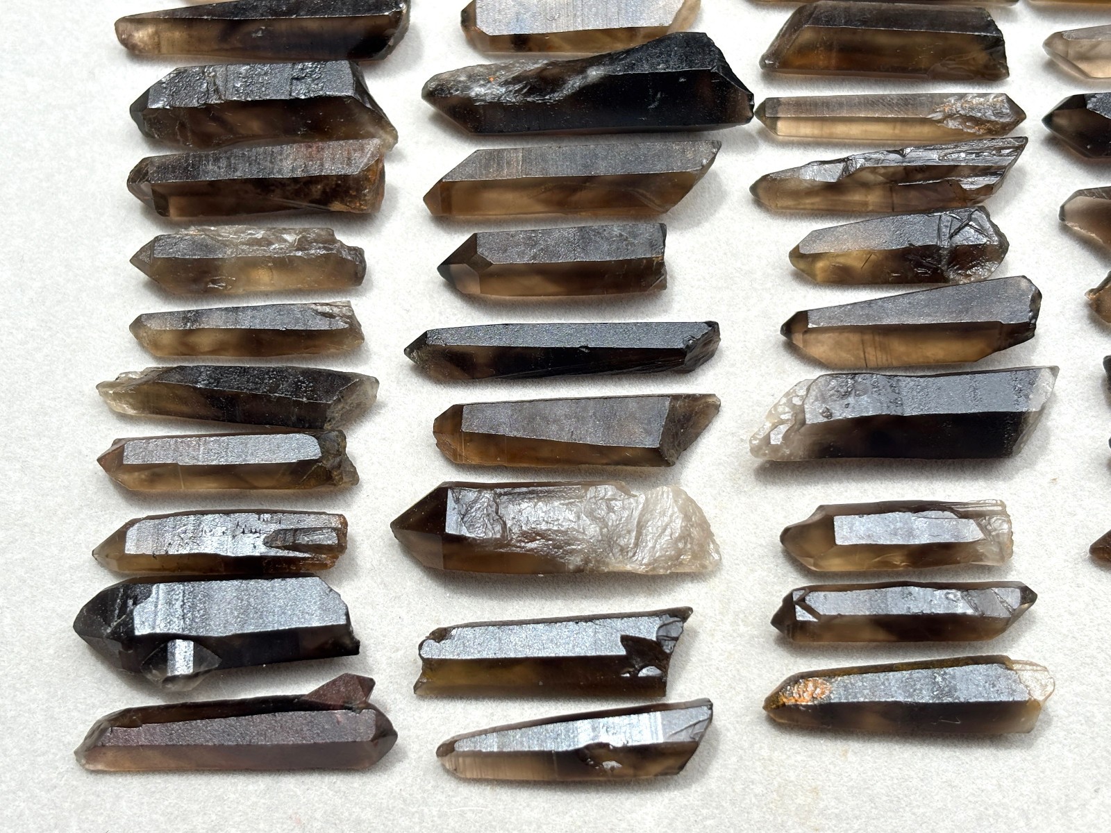 100pcs Bulk Natural Crystal Smokey Quartz Small Points Terminated Wand Specimens
