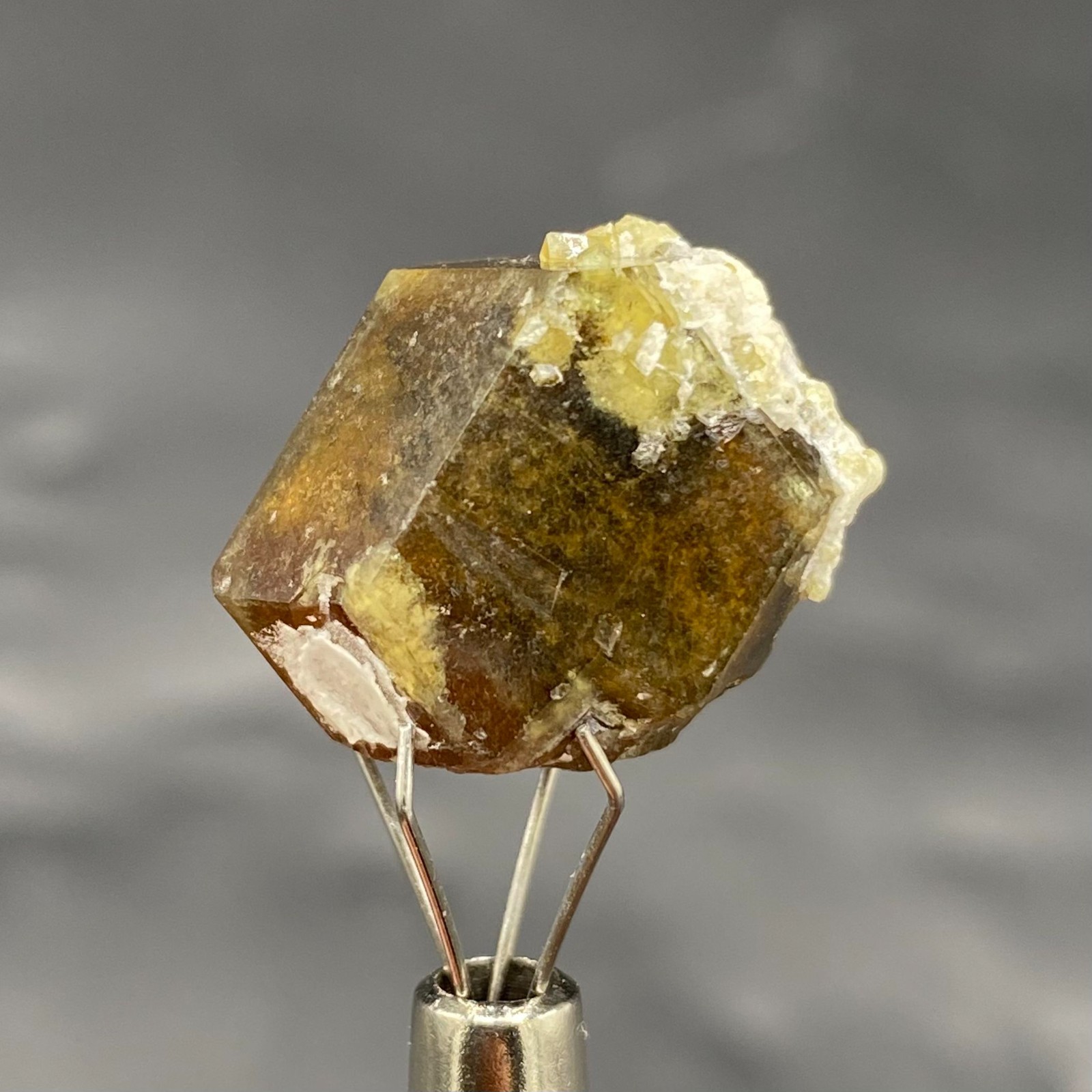 Andradite Garnet , Pakistan Mineral Specimen , ( 23 Carats , 17 x 15 x 9 mm )