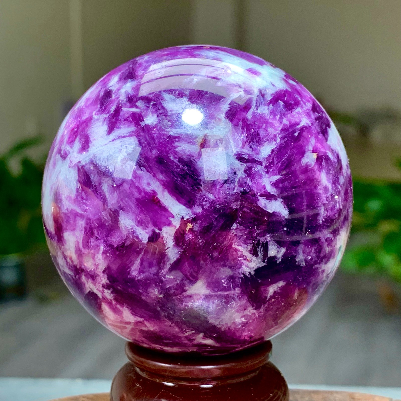 310G Natural Beautiful Purple Lithium Mica Crystal Spherical Mineral Sample