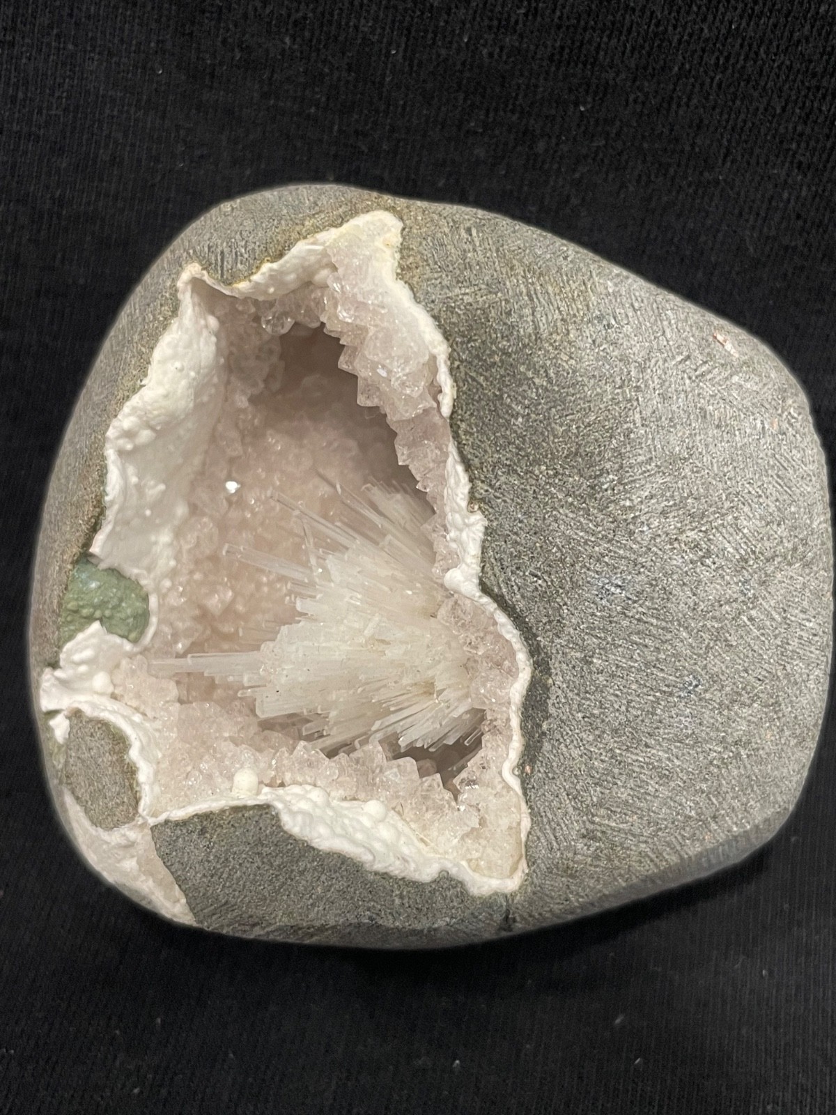 Scolecite spray in cluster in natural quartz in mm W/ formation of geode