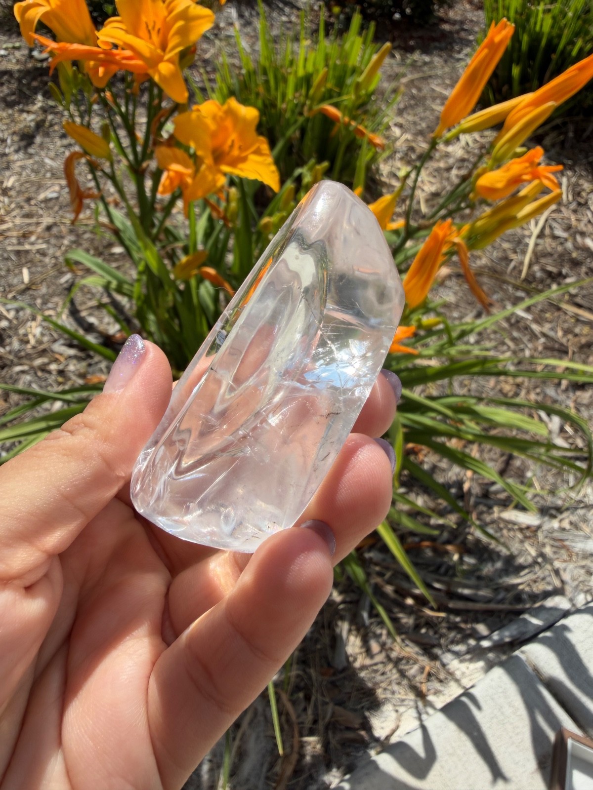 Natural Enhydro Quartz w/ Moving Bubble &/or Carbon/Black Inclusions,A472