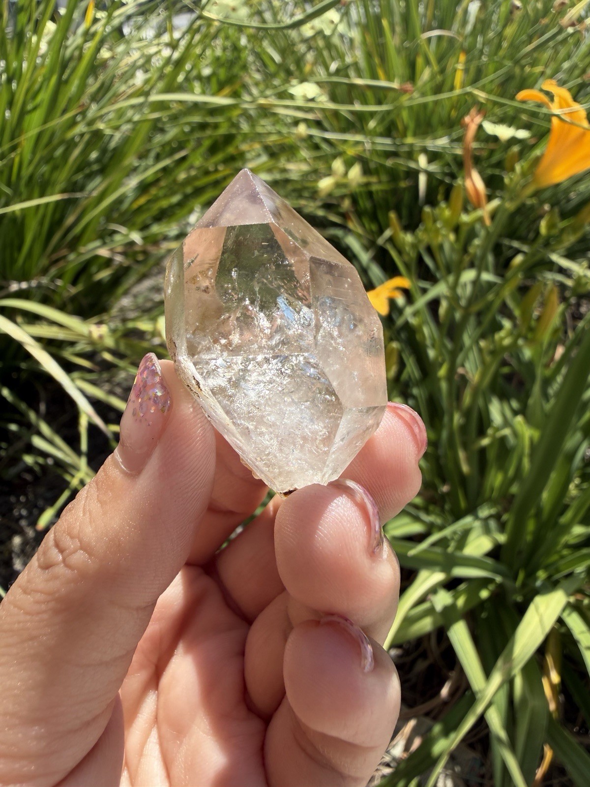 Natural Enhydro Quartz w/ Moving Bubble &/or Carbon/Black Inclusions,A451