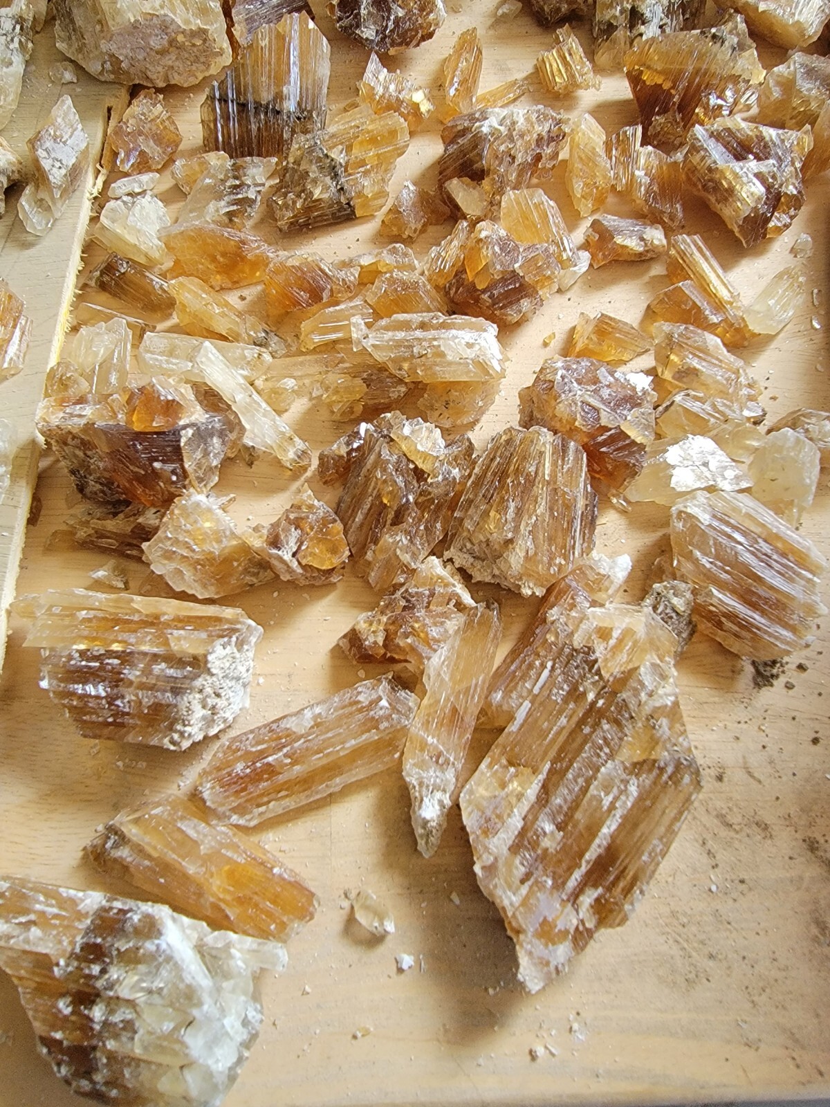 Honey Calcite 1/2lb of various sizes. Some rootbeer color