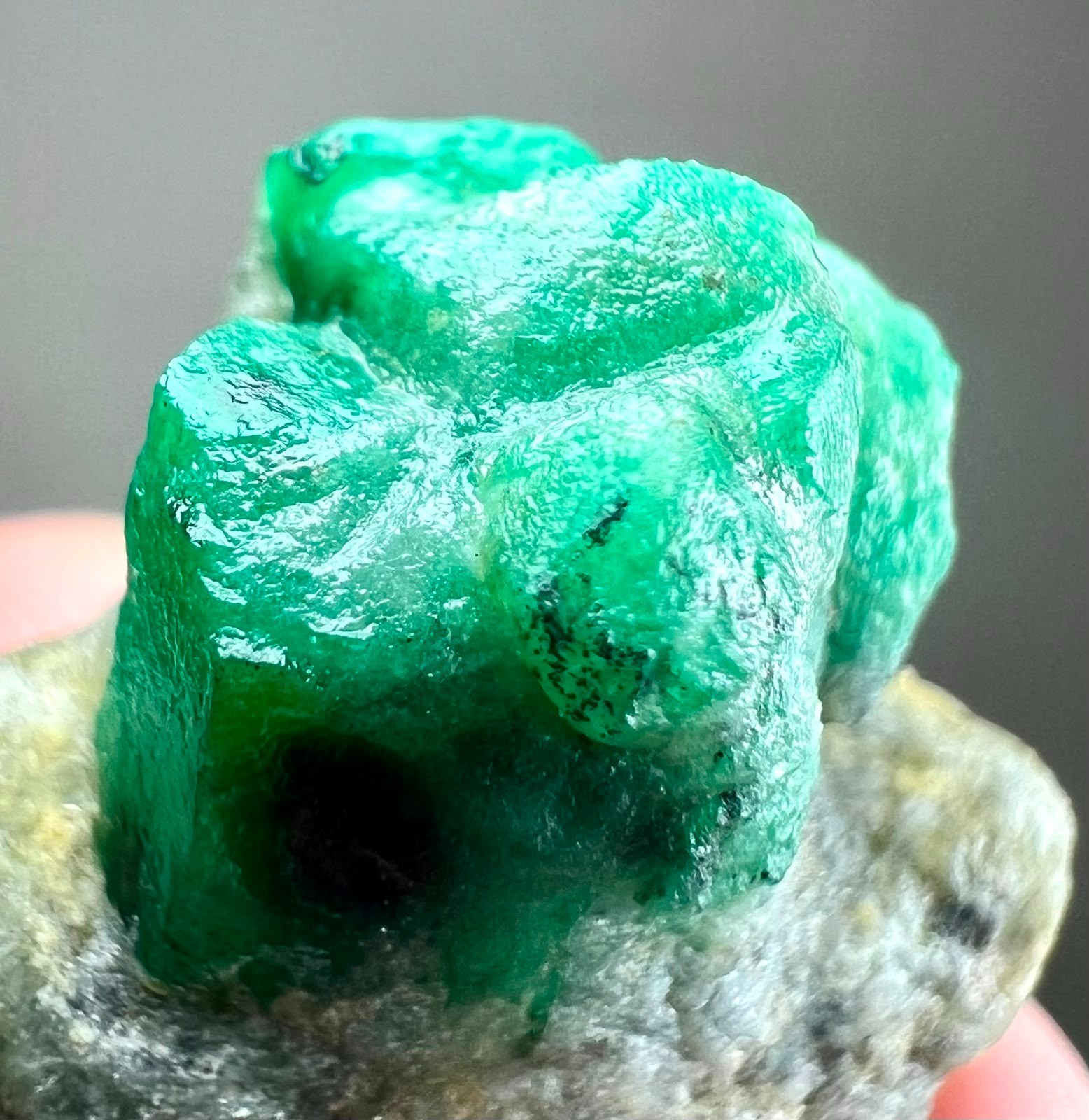 23 CT, Natural Top Green Emerald Crystals on Matrix From Swat Pakistan