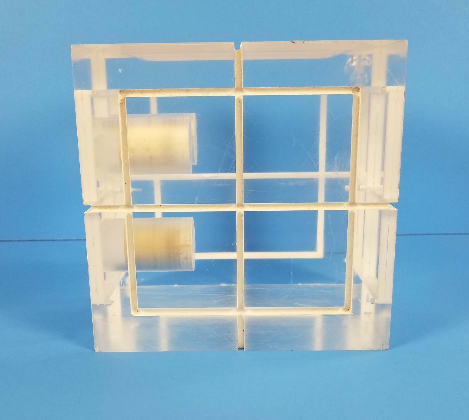 ISIS QA-1 Phantom Cube. . Acrylic CONDITION USED 5 9/16 in x 5 91/6 in x 5 9/16.