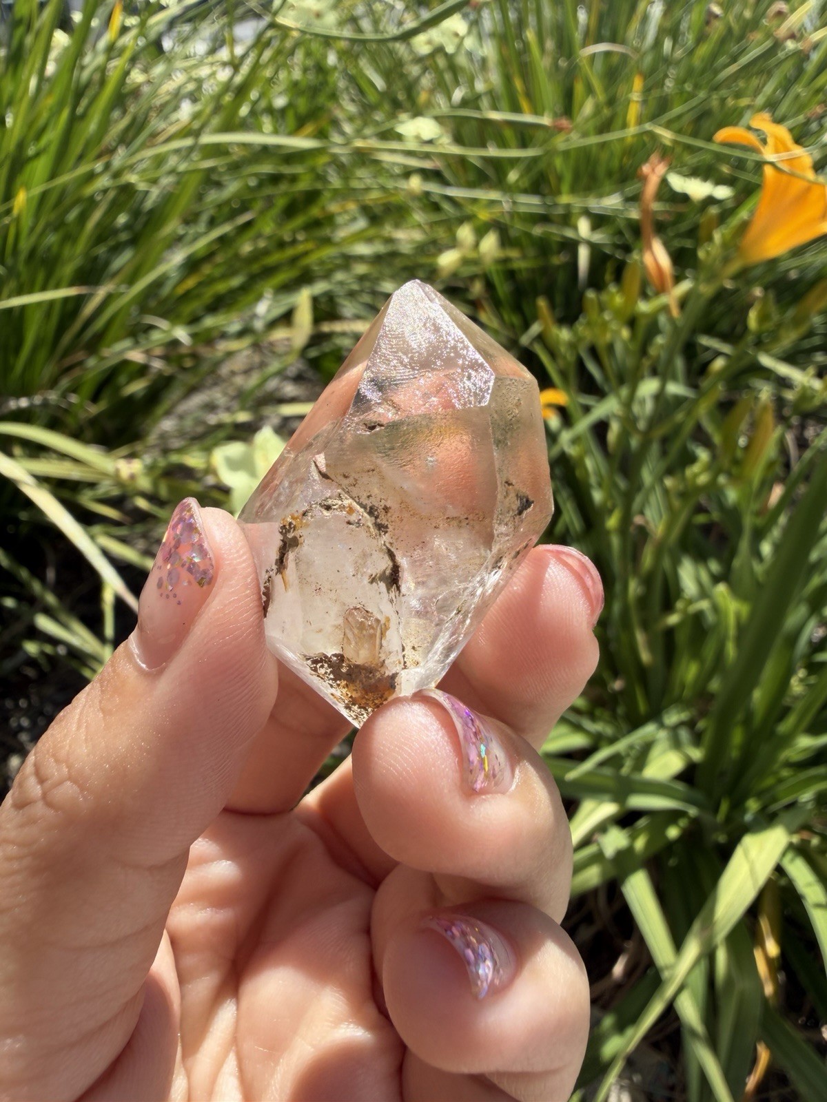 Natural Enhydro Quartz w/ Moving Bubble &/or Carbon/Black Inclusions,A451