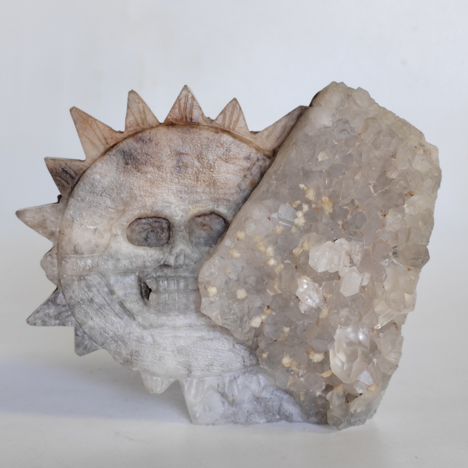 Natural crystal, quartz cluster, mineral specimen, hand carving，Sun Skull