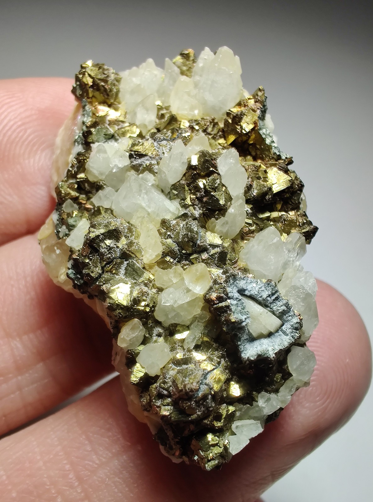 Chalcopyrite and Calcite crystals. Missouri. 26 grams.