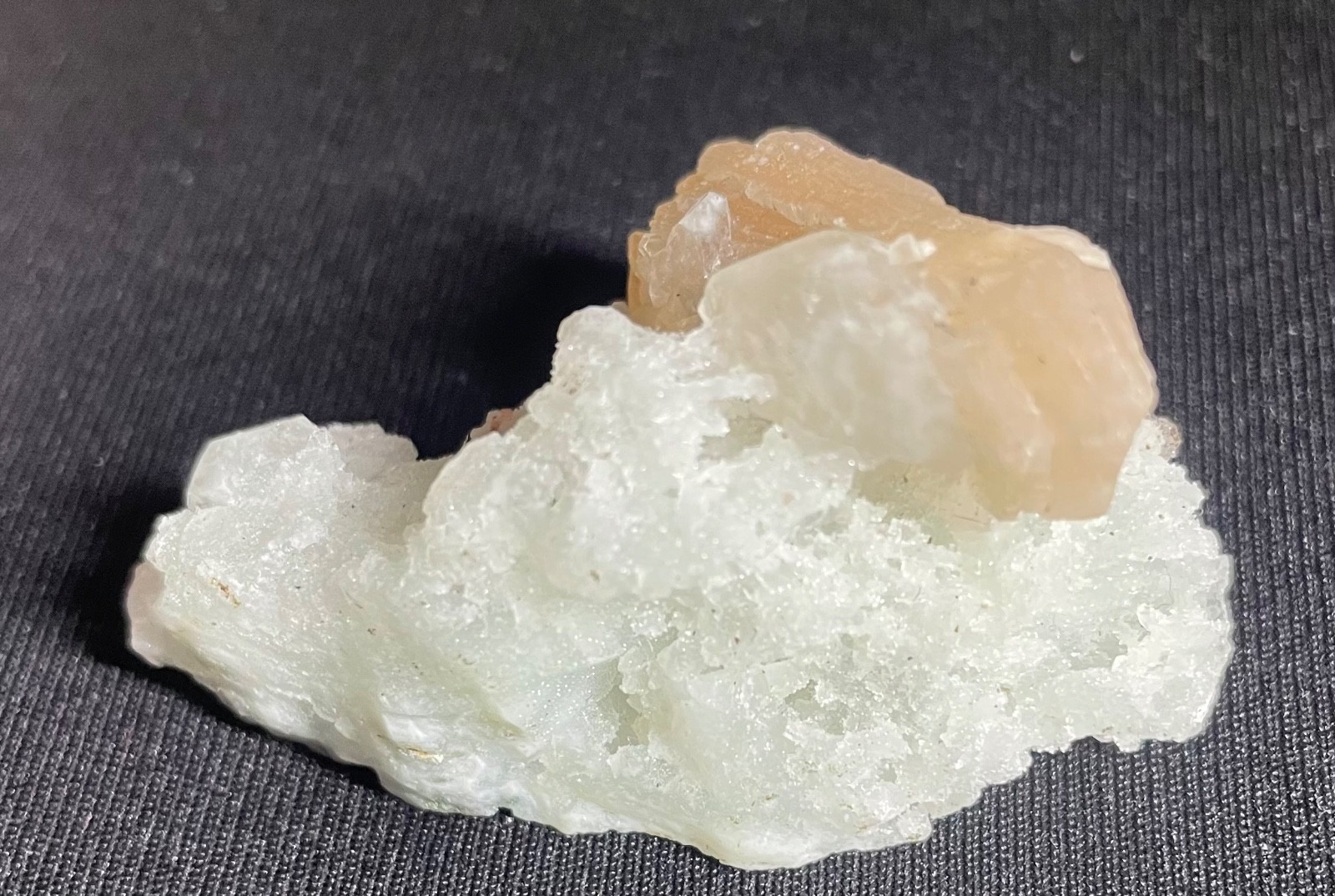 Natural stilbite crystal in quartz mineral specimens 34 gr