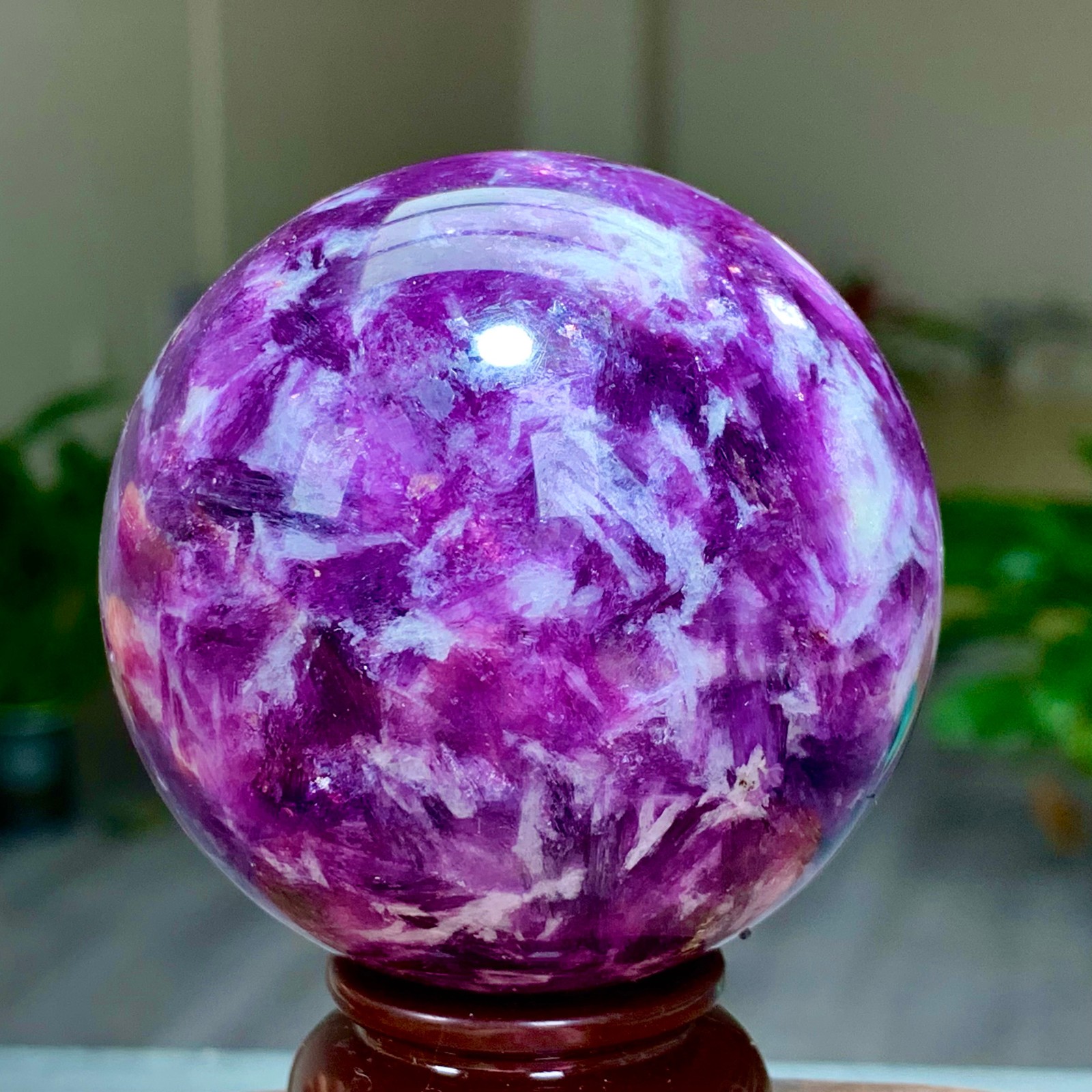 310G Natural Beautiful Purple Lithium Mica Crystal Spherical Mineral Sample