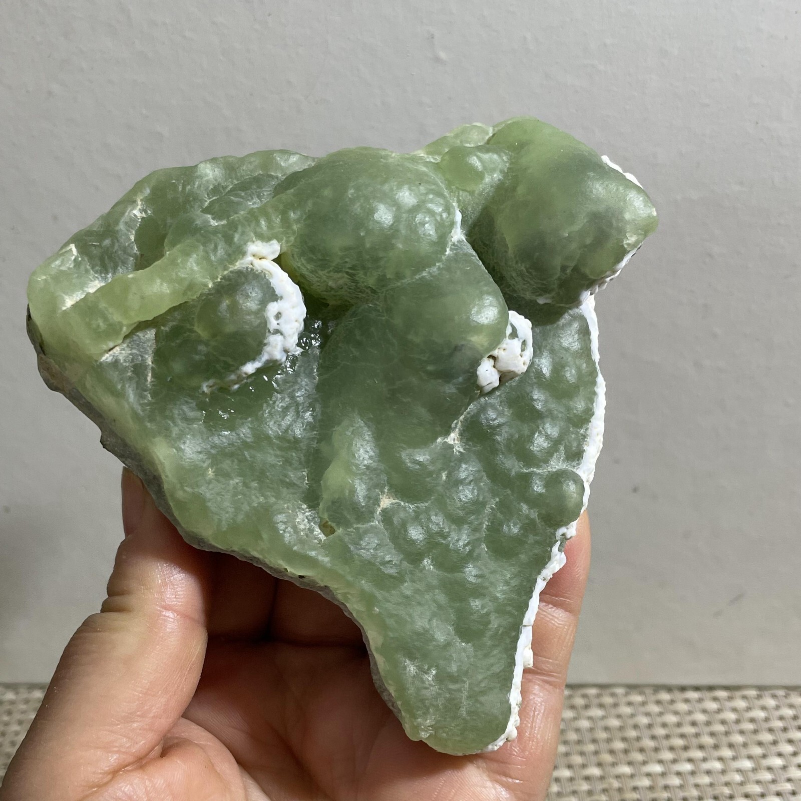 319g green chalcedony grape Mineral specimen Indonesia
