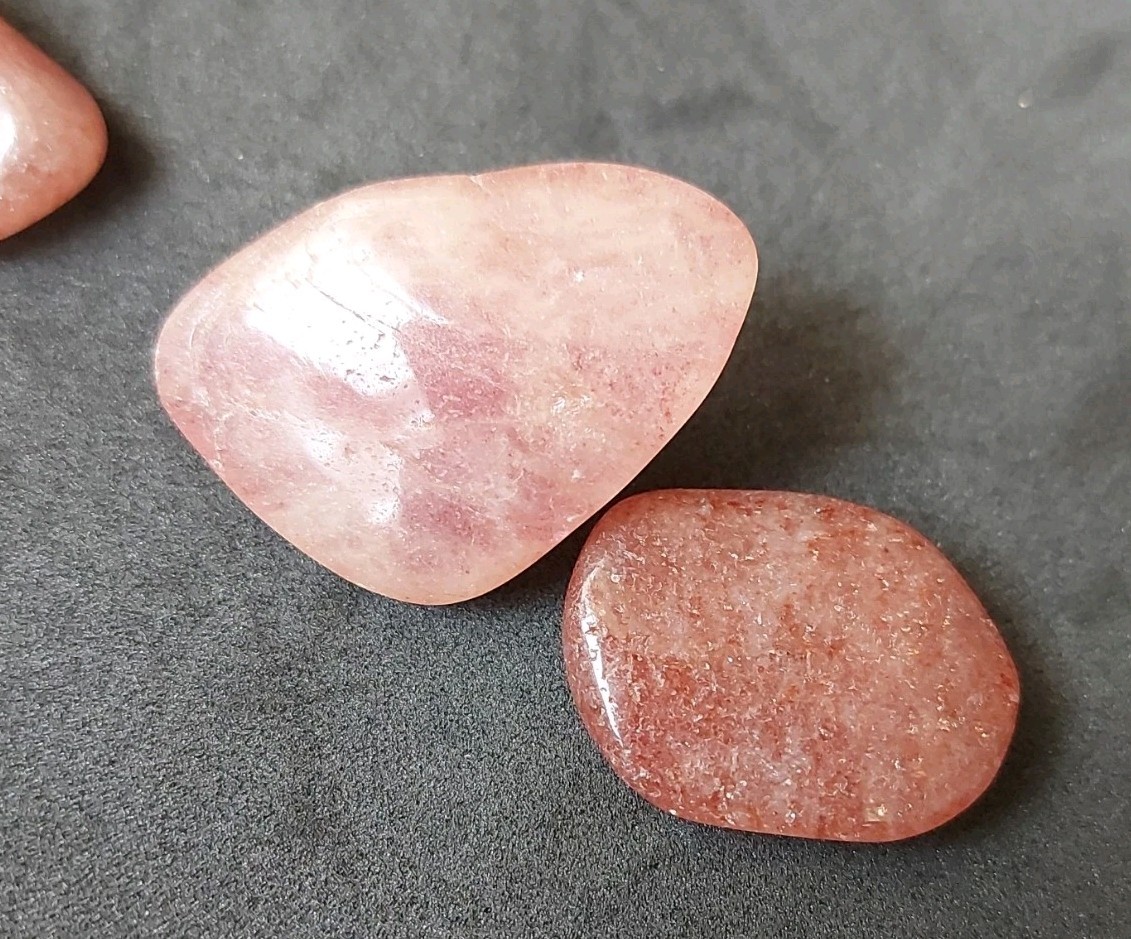 Raspberry Aventurine 2x Tumbled Stones Natural, Size 3.5cm-2cm, Weight, 12g-5g.