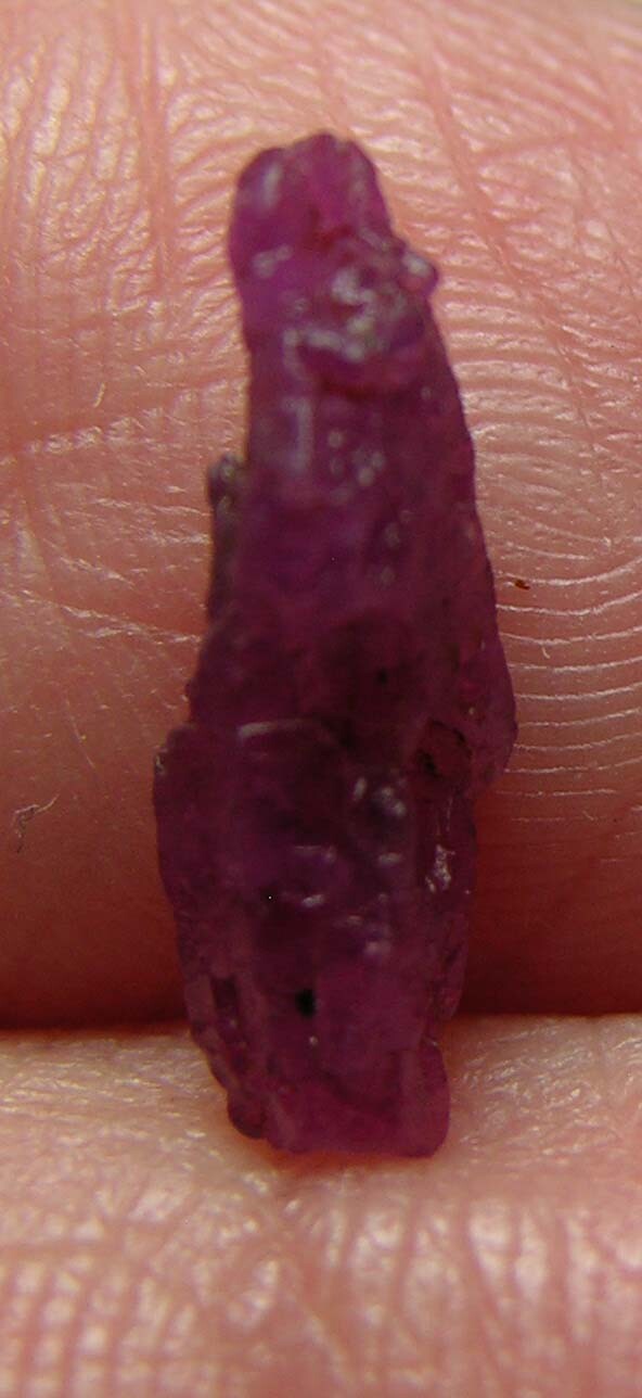1.65ct Vietnam 100% Natural Red Ruby Dogtooth Crystal Specimen 0.30g 12mm