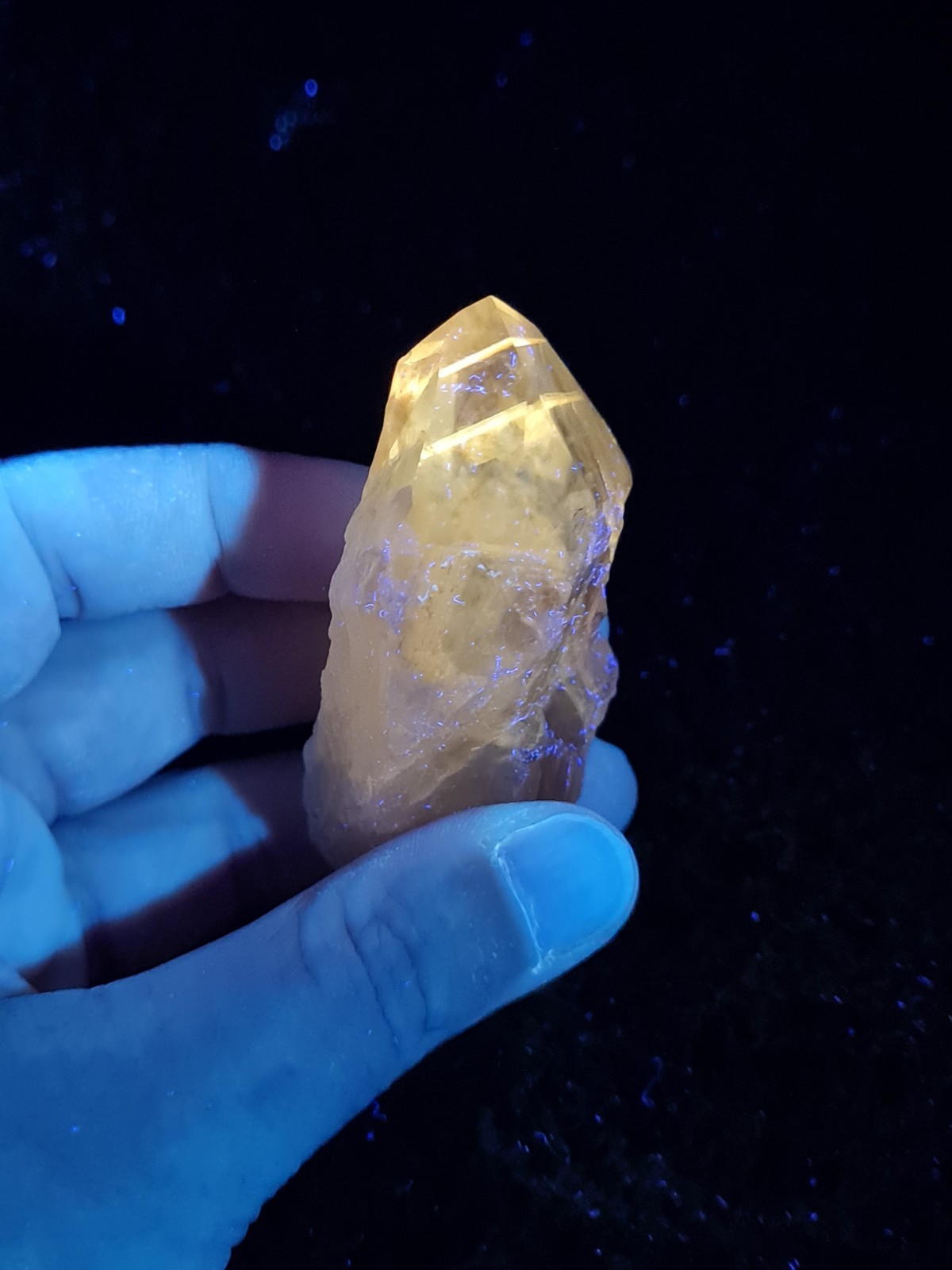 Powellite Amethyst Rough Point Wand From Bahia, Brazil, Uv-reactive, 77g