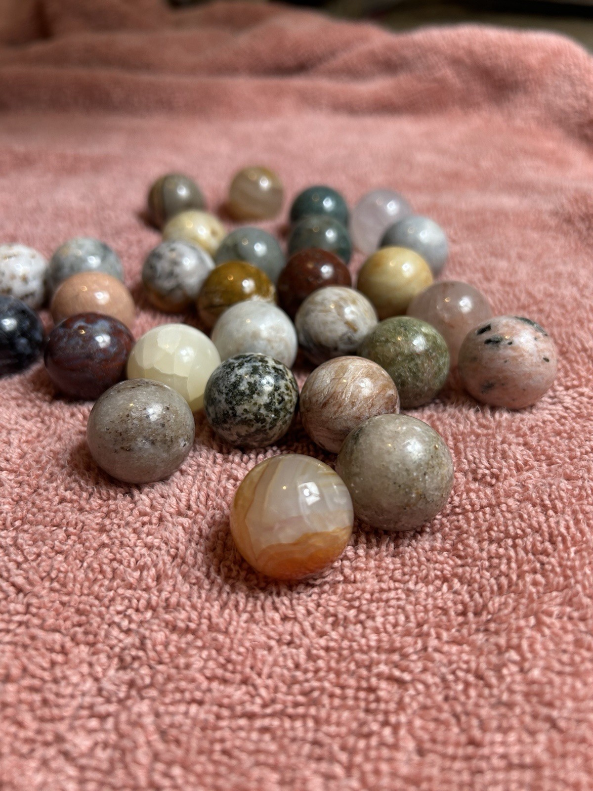 25 Vtg Stone Eggs Lot Onyx Alabaster Quartz Marble Obsidian Jasper Mixed sizes