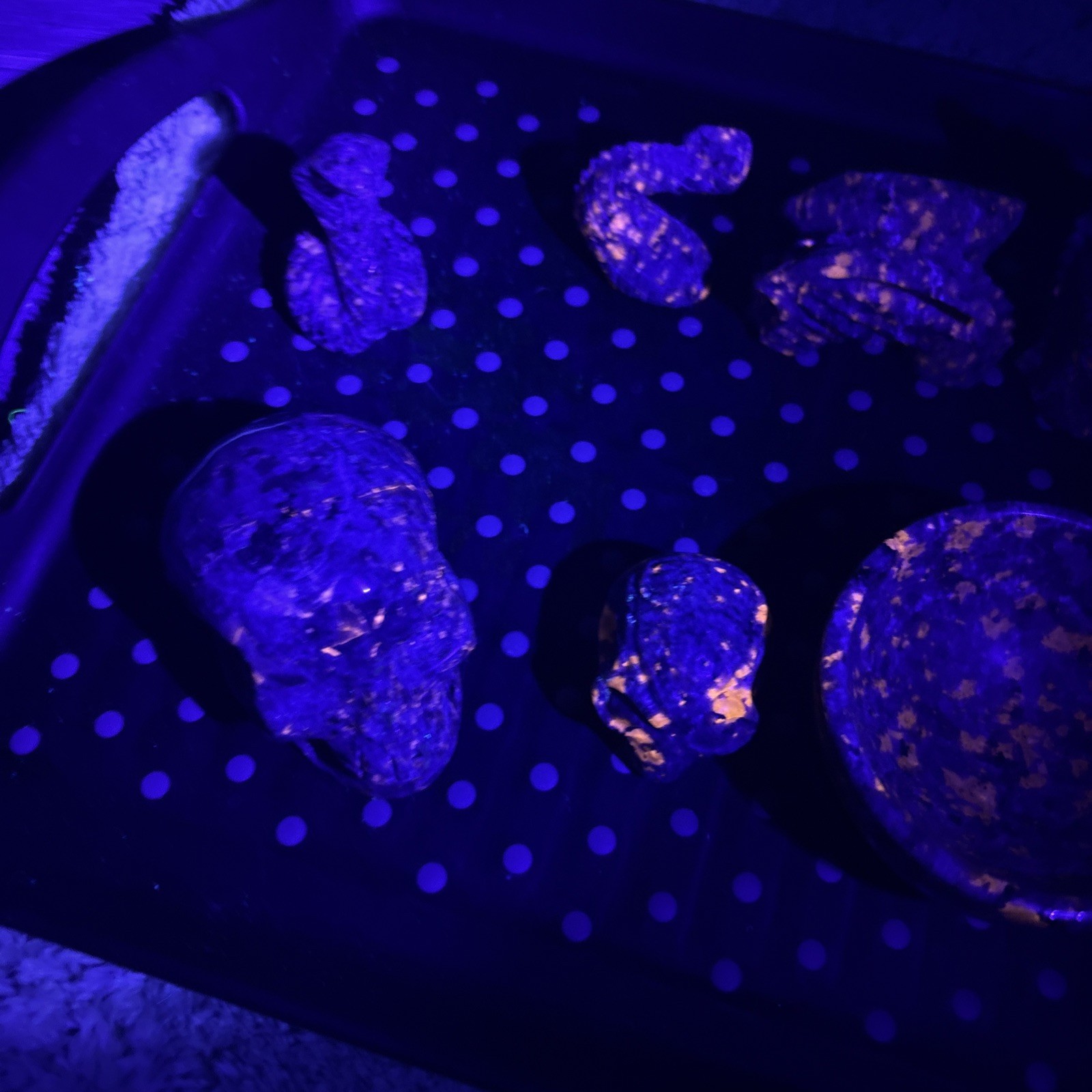 Lot Of 7 Yooperlite Crystals Alien Skull Dragon Godzilla Snake Bowl Gravestone