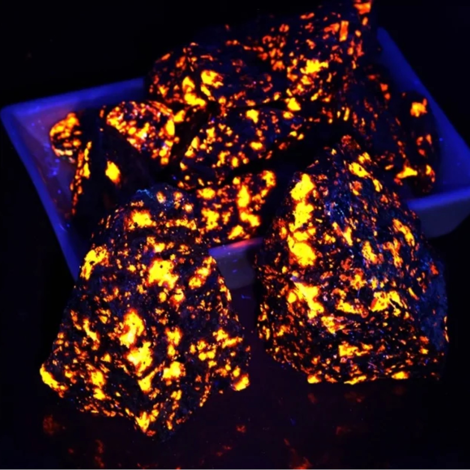 3pcs Rough Yooperlite Stones – UV Fluorescent Glowing Emberlite Fire Rocks Gifts