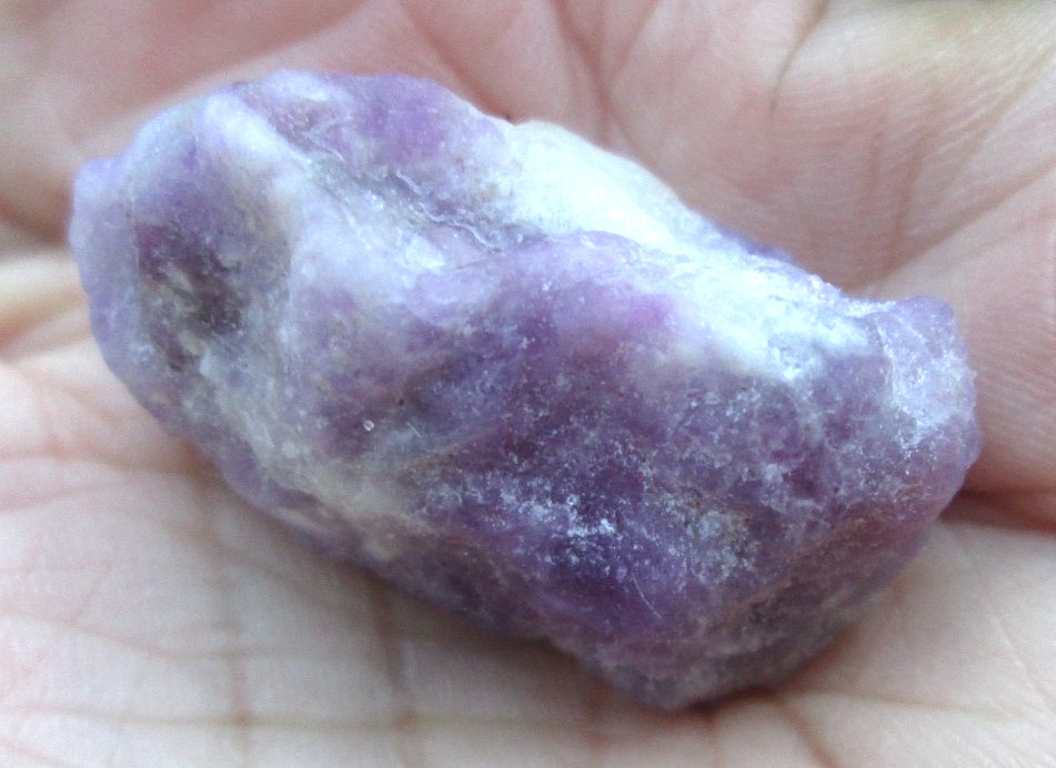 Hackmanite ‘A’ Grade – 3.5 x 2 x 1.8 cms 14.13 g