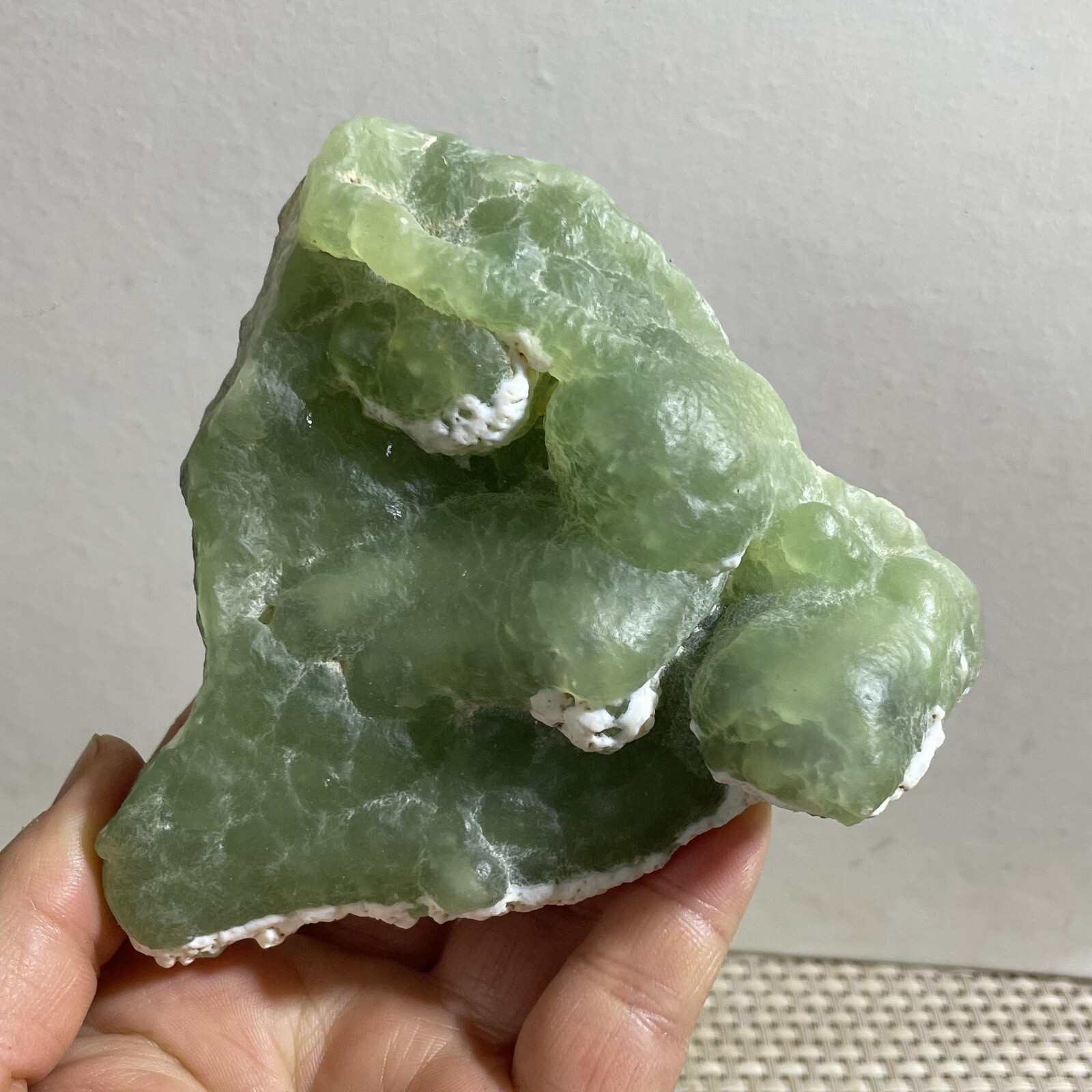 319g green chalcedony grape Mineral specimen Indonesia
