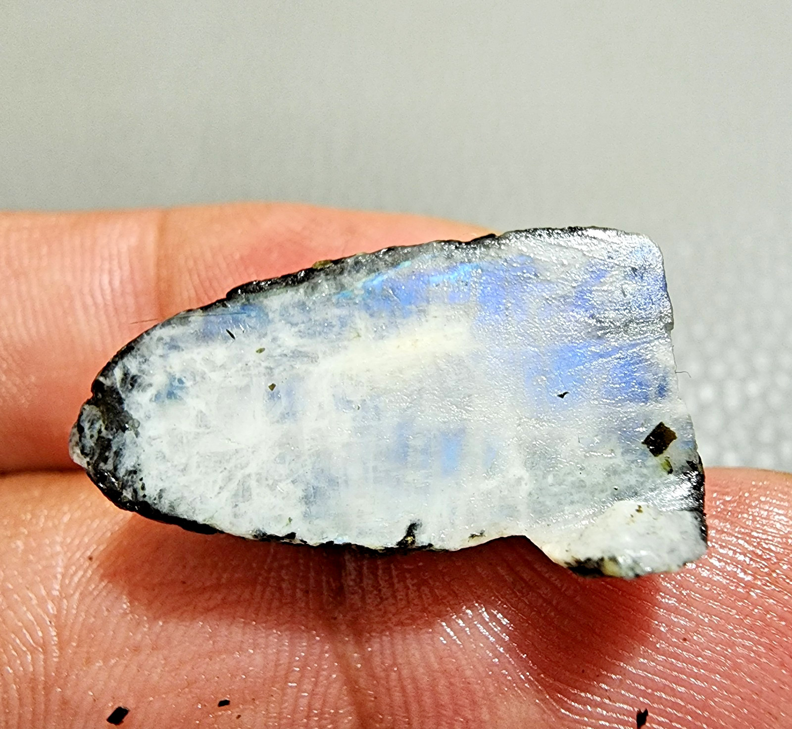 4 pcs AAA+ Quality White Rainbow Moonstone Power Blue Fire Rough Loose Gemstone