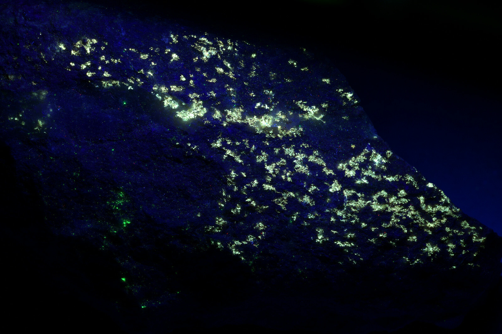 Powellite crystals on Serpentine, fluorescent. From California. 270 grams.