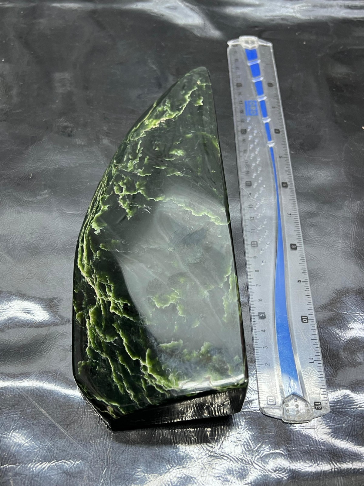 1.9kg Nephrite Jade Polished Stone Natural Green Crystal Mineral Specimen.