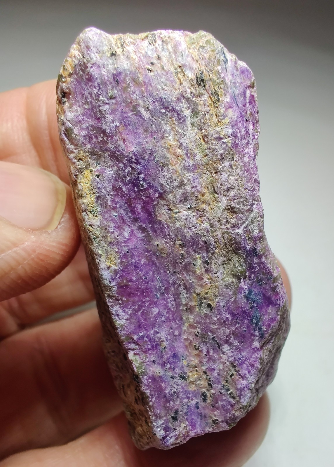 Stichtite with green Serpentine, nice colors. South Africa. 44 grams.