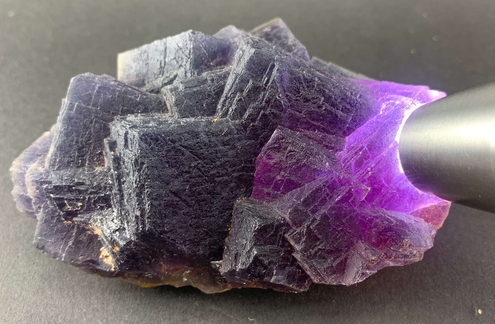 1.3LB NATURAL CUBIC UV REACTIVE FLUORITE CRYSTAL MINERAL SPECIMEN COLOR CHANGE.
