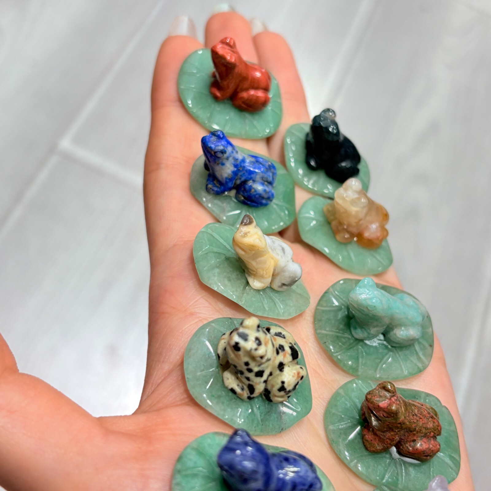 5pc Natural mix Quartz hand Carved Mini frog crystal carving reiki