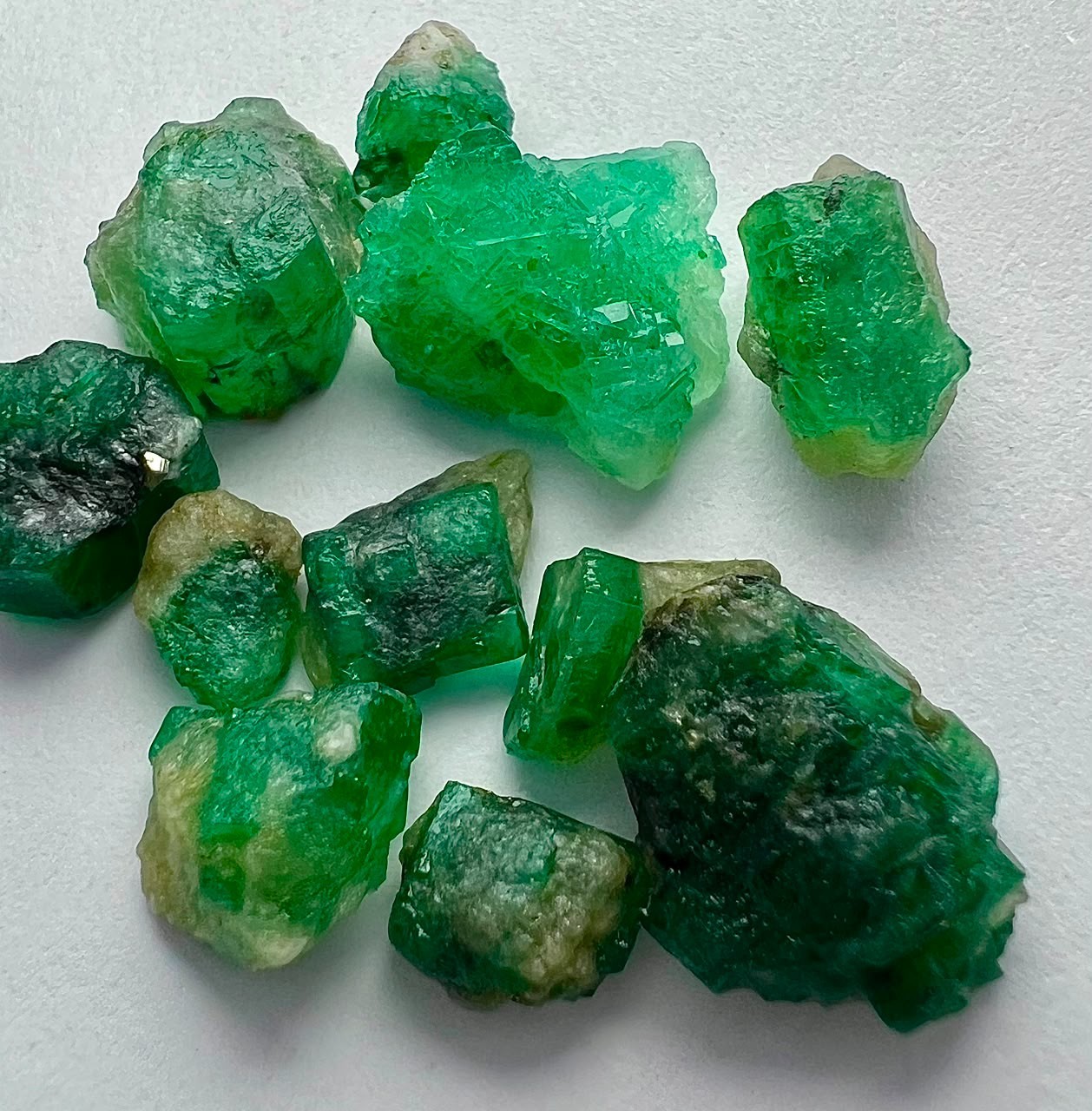 24 CT, lLott!! Natural Top Green Emerald Crystals 11 Peices From Swat Pakistan