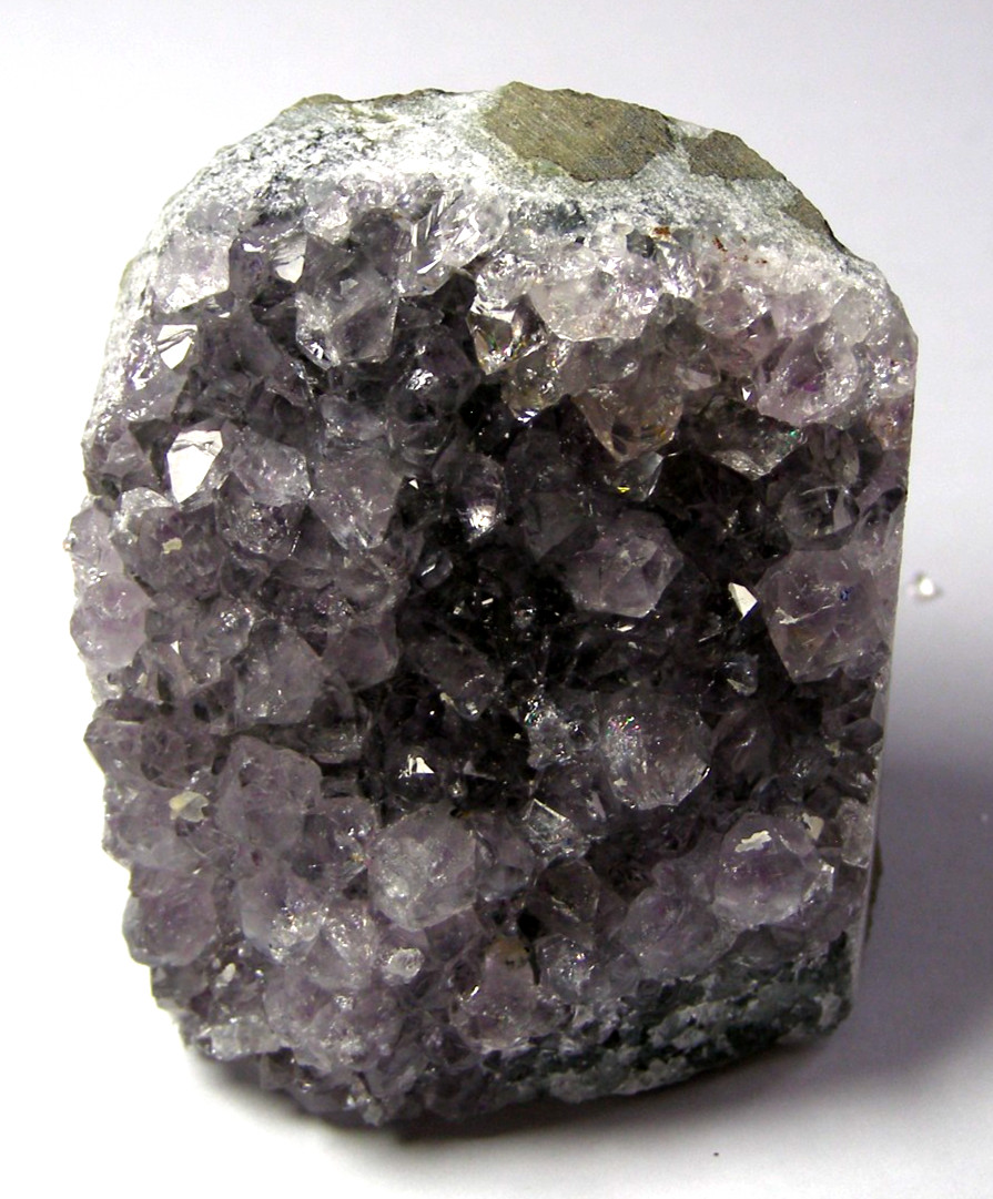 LOVELY SMALL AMETHYST GEODE – 5.7 x 4.4 cms 122 grams – third eye – BRAZIL #B