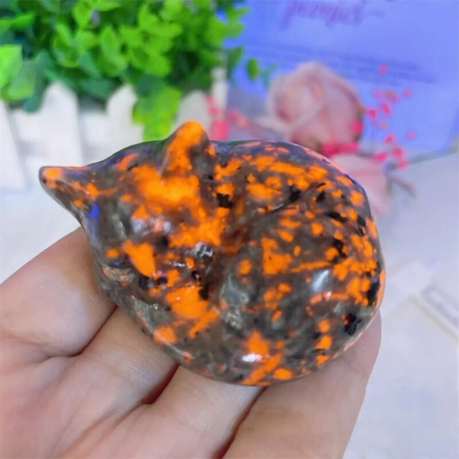 Natural Yooperlite Cat Handmade Carved Statue Flame Stone UV Reactive Ornament