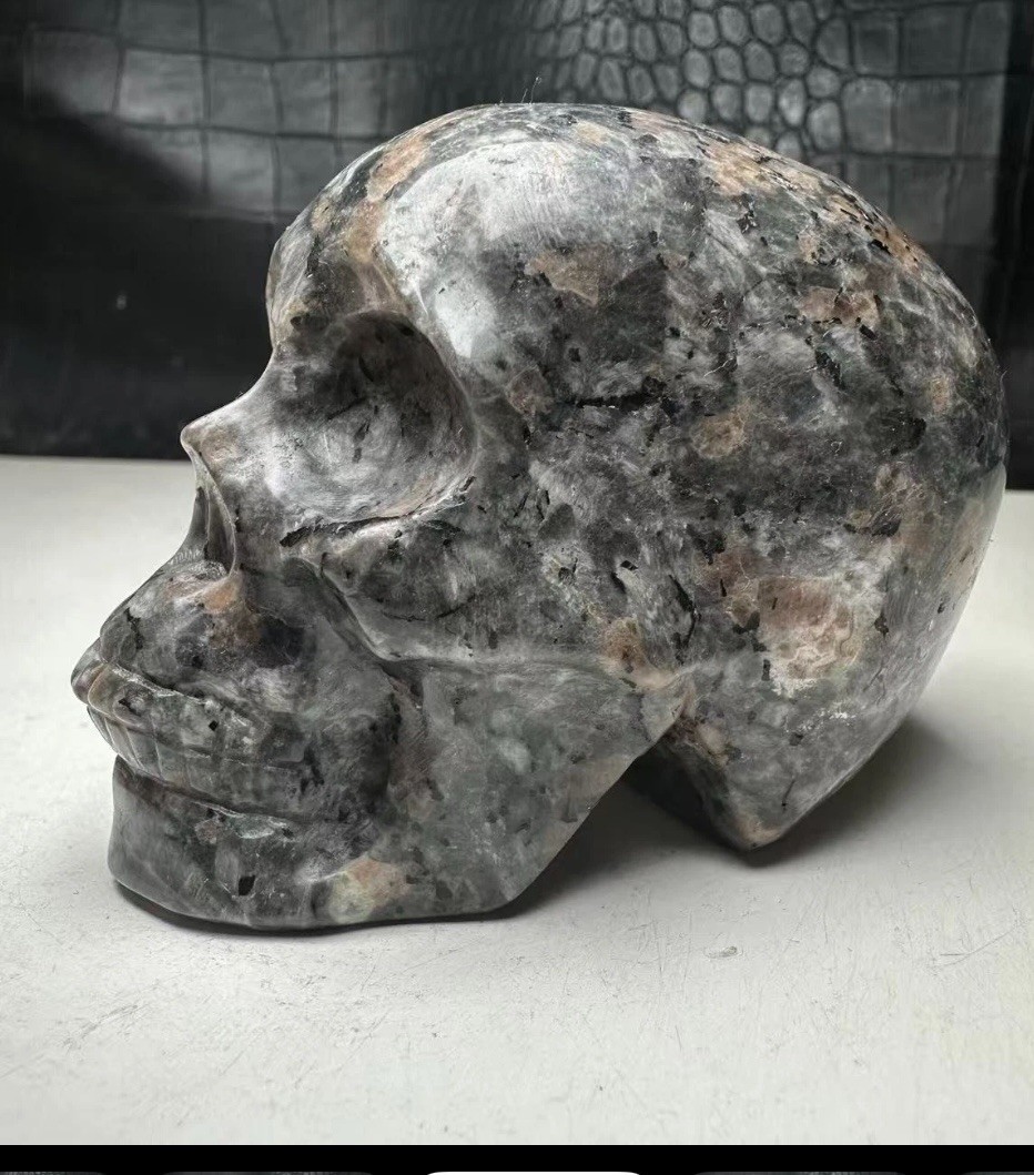Natural Crystal Specimen. Flame stone. Hand-carved SKULL.Statue.GIFT.BB