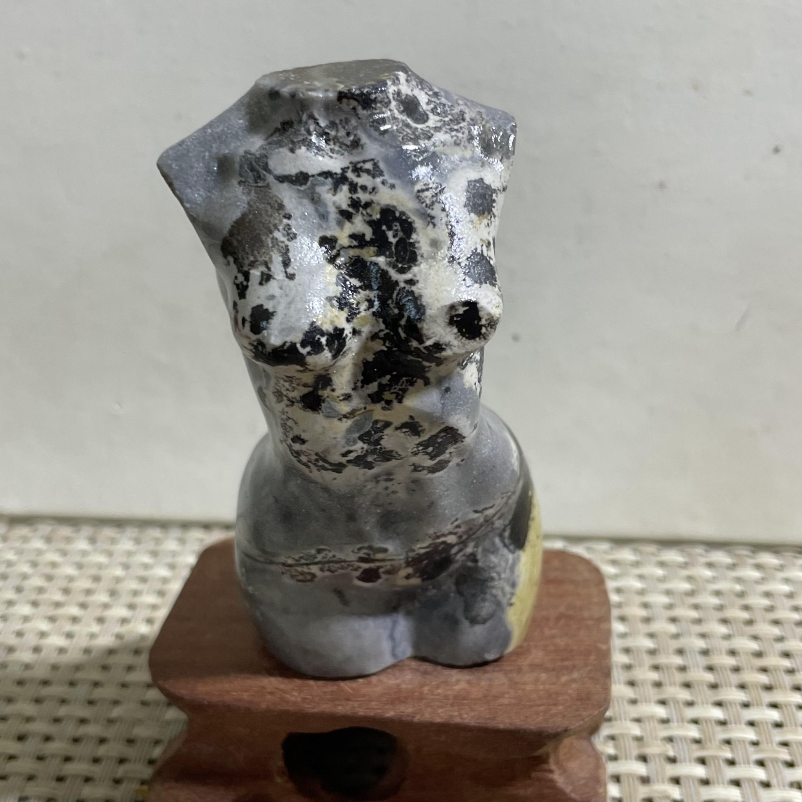 Rare 131G Traditional Chinese PaintingHand Carving Female Model