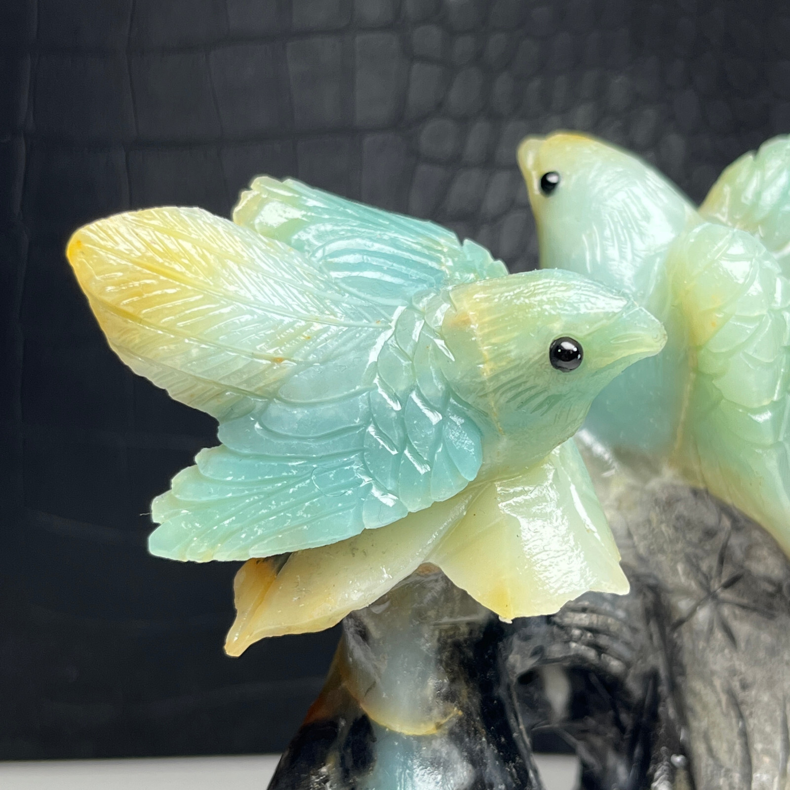 NaturalCrystal Mineral Specimen. Amazon Stone. Hand-carved BIRDS.Stone Statue.OM
