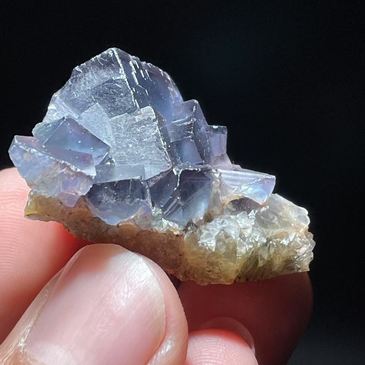 100% natural blue fluorite, Smoke crystal ,UV blue mineral specimen from Beijing