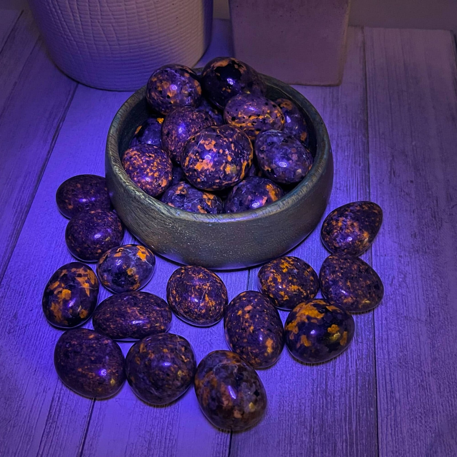5Pcs Raw Yooperlite Tumbled Pocket Stone UV Glowing Flame Sodalite Home Decor