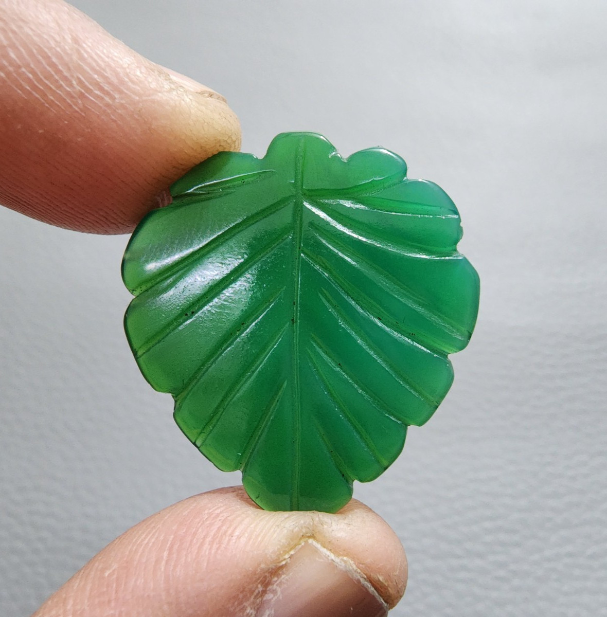 23.40 Carat Natural Green Onyx Leaf Carving Hand Made Loose Gemstone For Jewelry