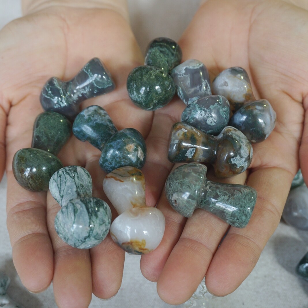 1kg 50 Natural Moss Agate Carnelian Crystal Mushroom Carving Palm Healing 35mm