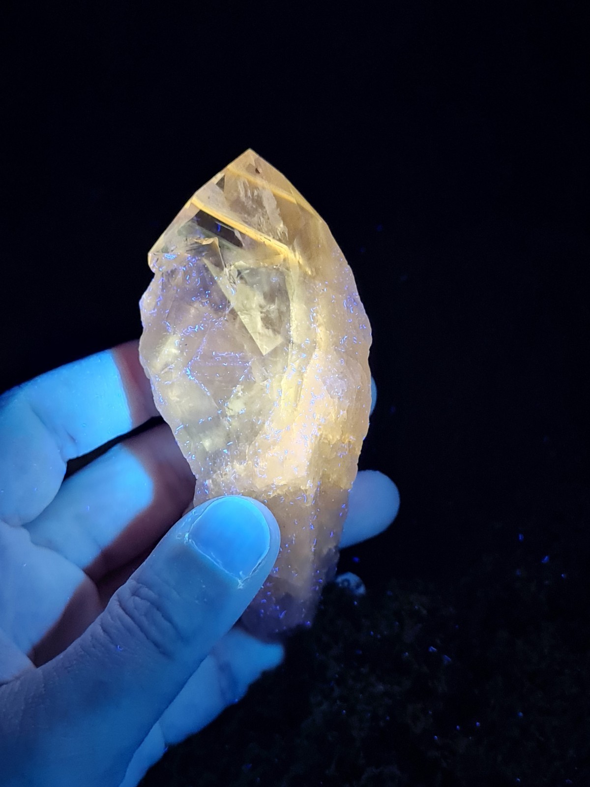 Powellite Amethyst Rough Point Wand From Bahia, Brazil, Uv-reactive, 127g